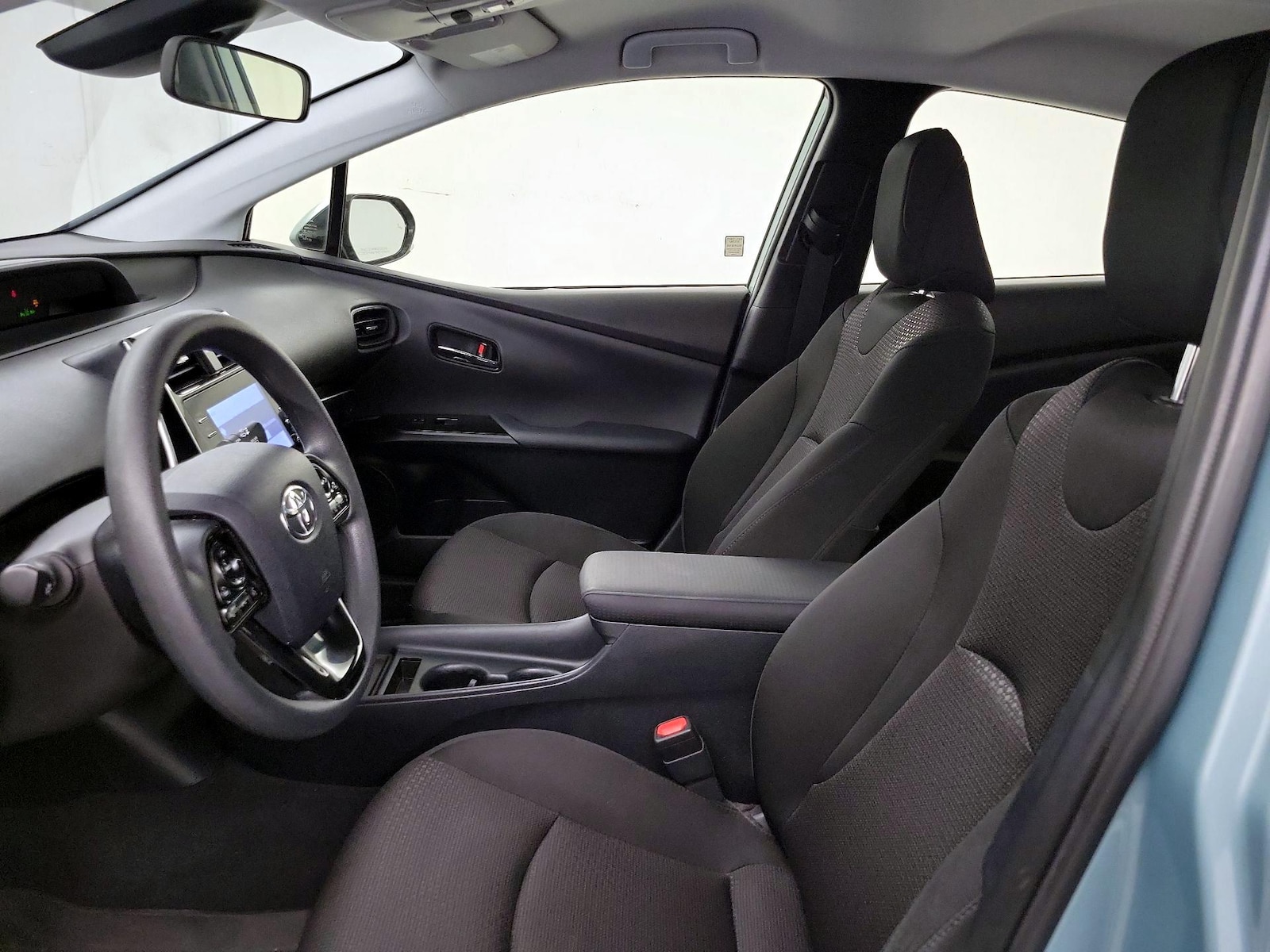 2020 Toyota Prius LE - Photo 12