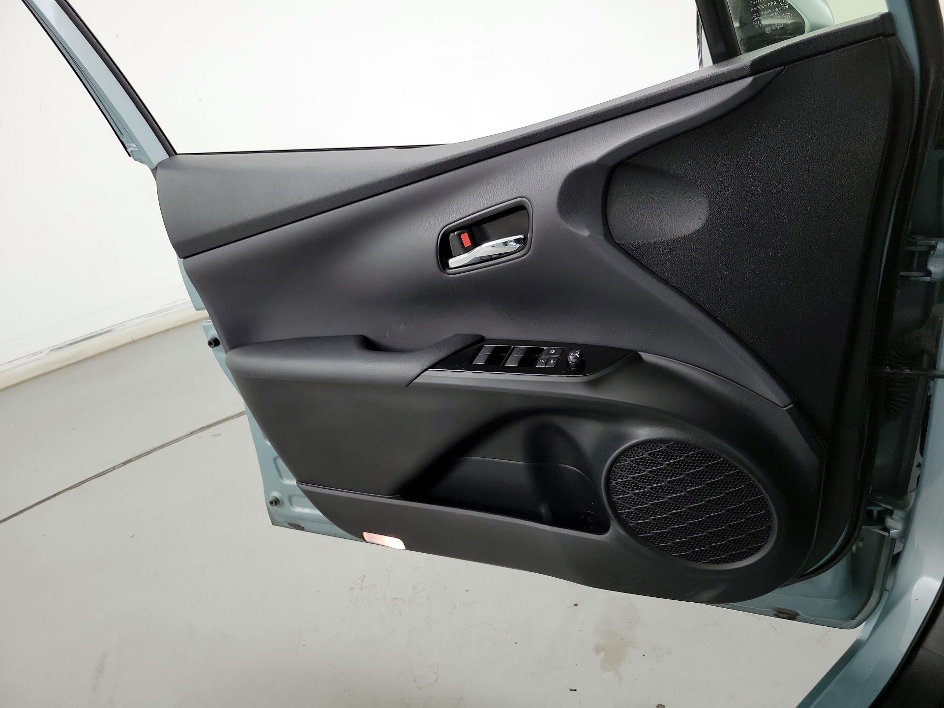 Thumbnail: 2020 Toyota Prius - 12