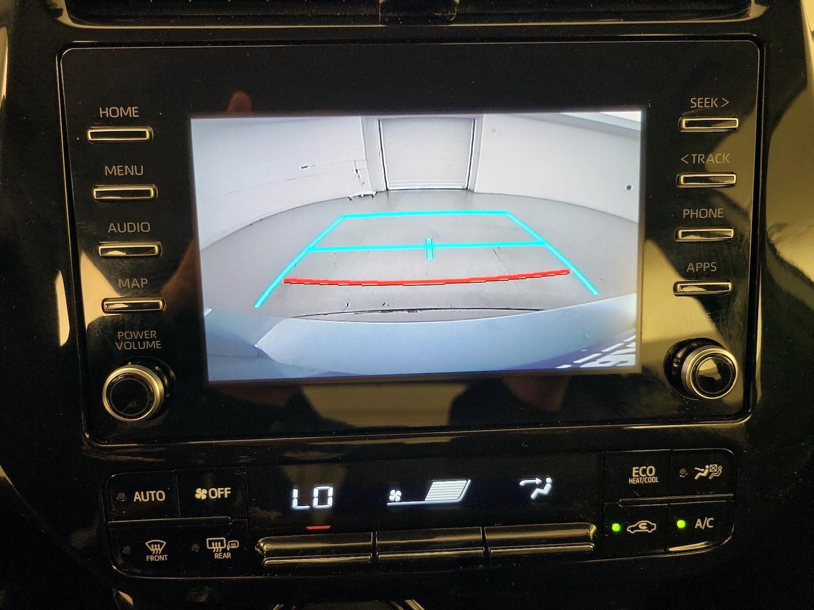 2020 Toyota Prius LE - Photo 16