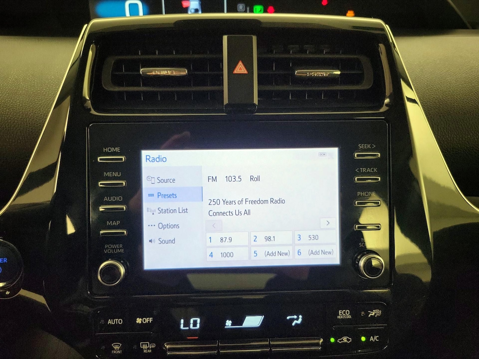 2020 Toyota Prius LE - Photo 17