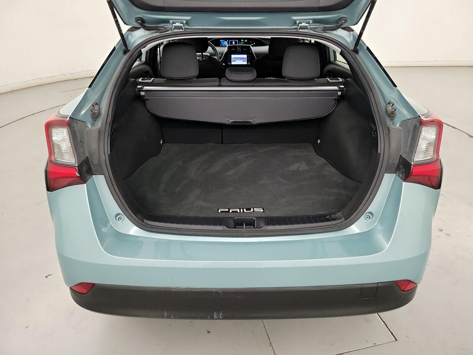 2020 Toyota Prius LE - Photo 22
