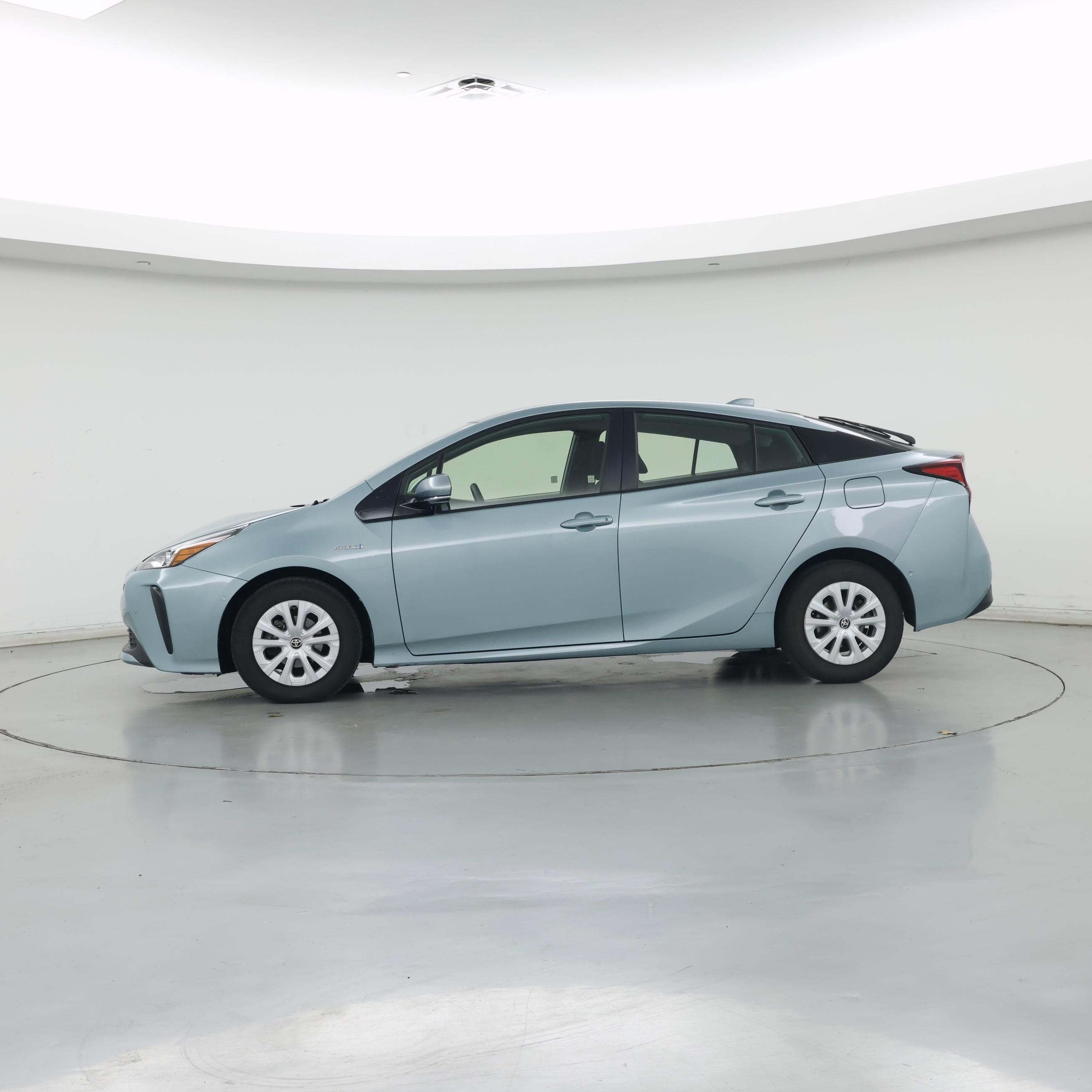 Thumbnail: 2020 Toyota Prius - 3