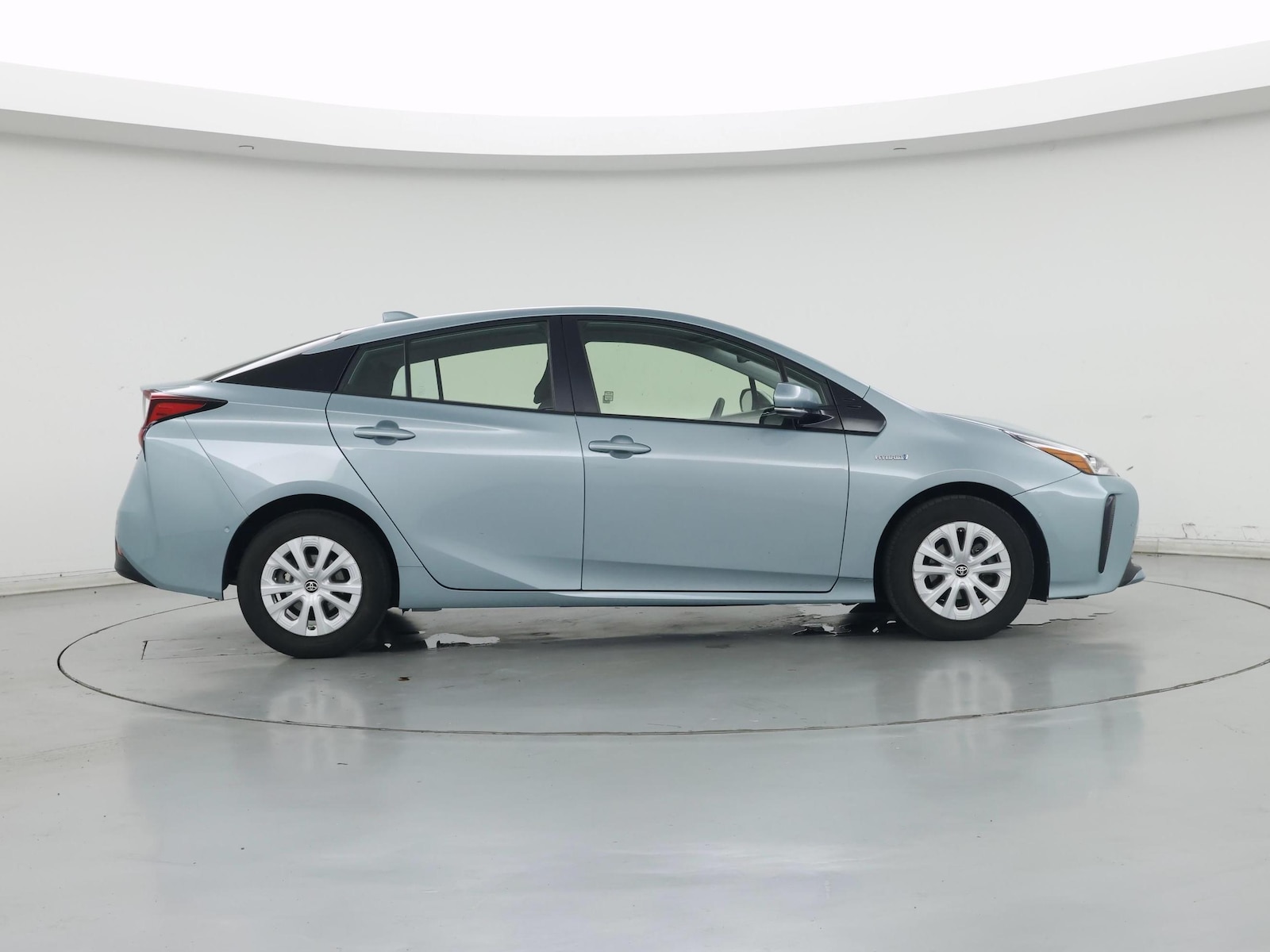 2020 Toyota Prius LE - Photo 8