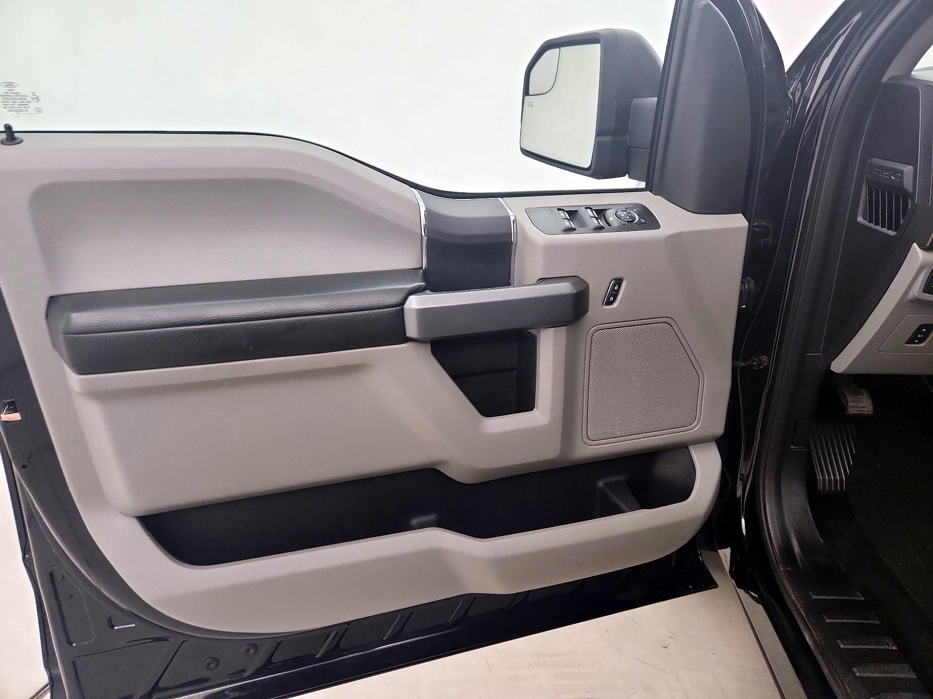 Thumbnail: 2017 Ford F-150 - 10