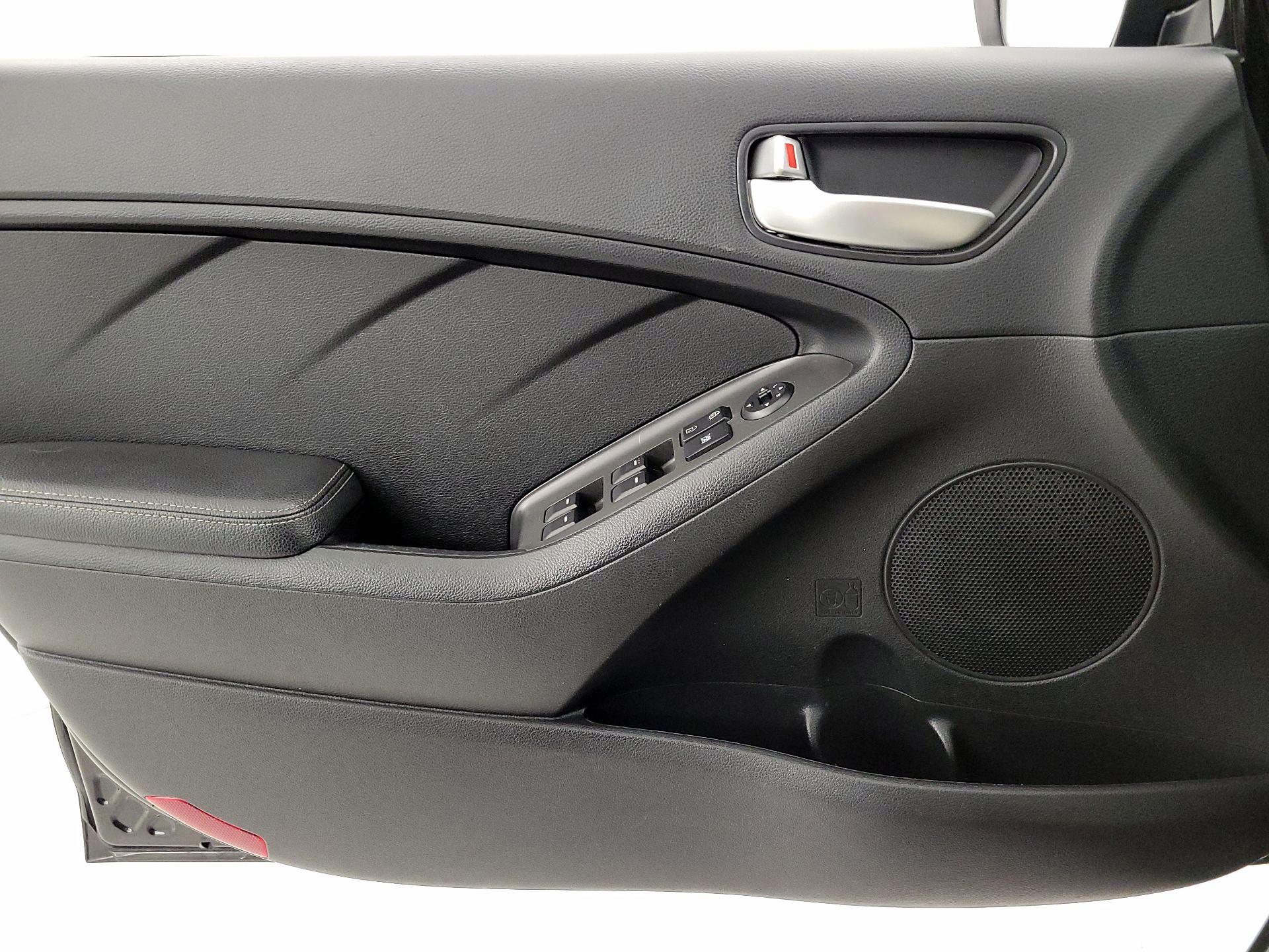 Thumbnail: 2017 Kia Forte - 12