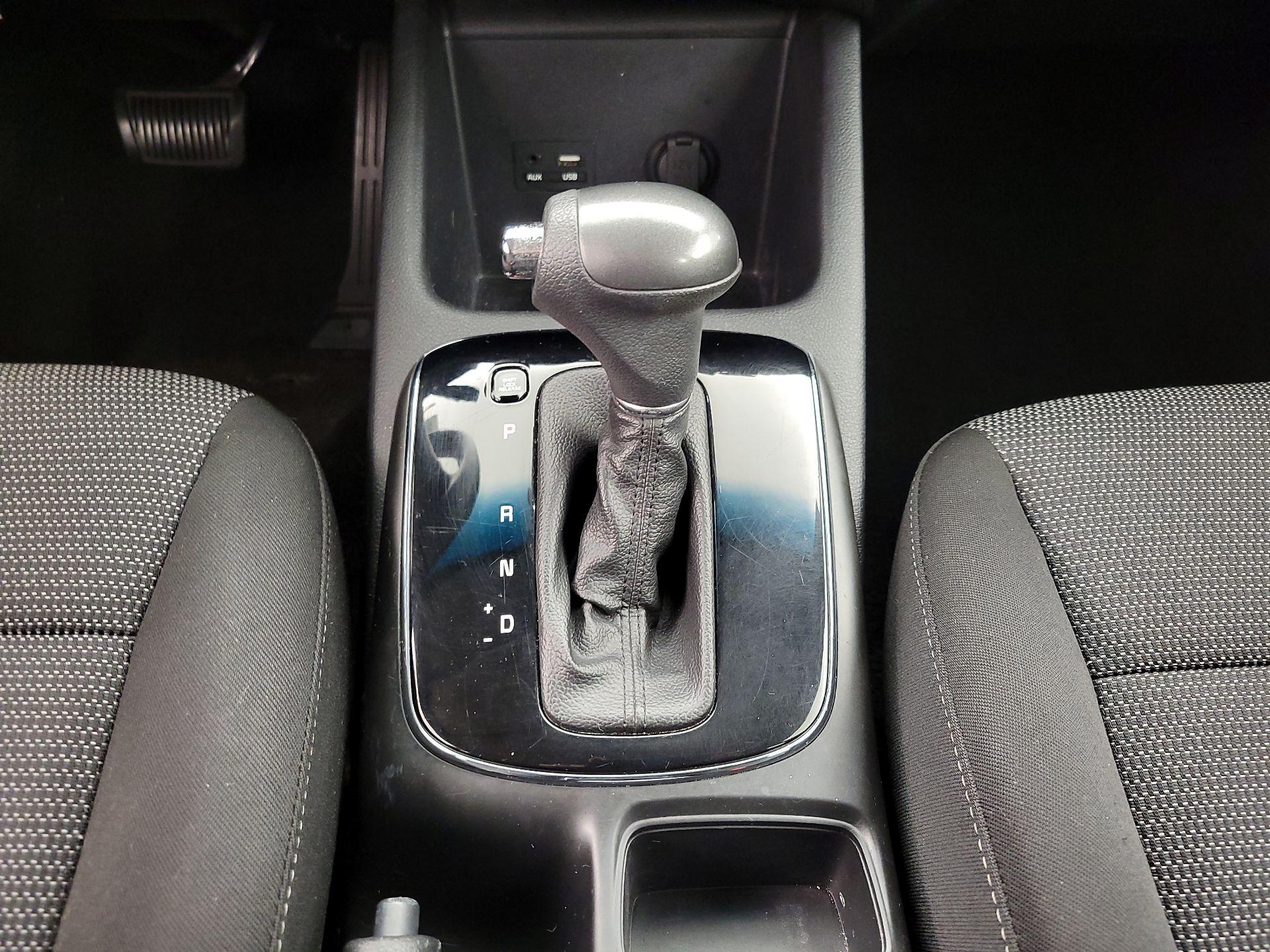 Thumbnail: 2017 Kia Forte - 16