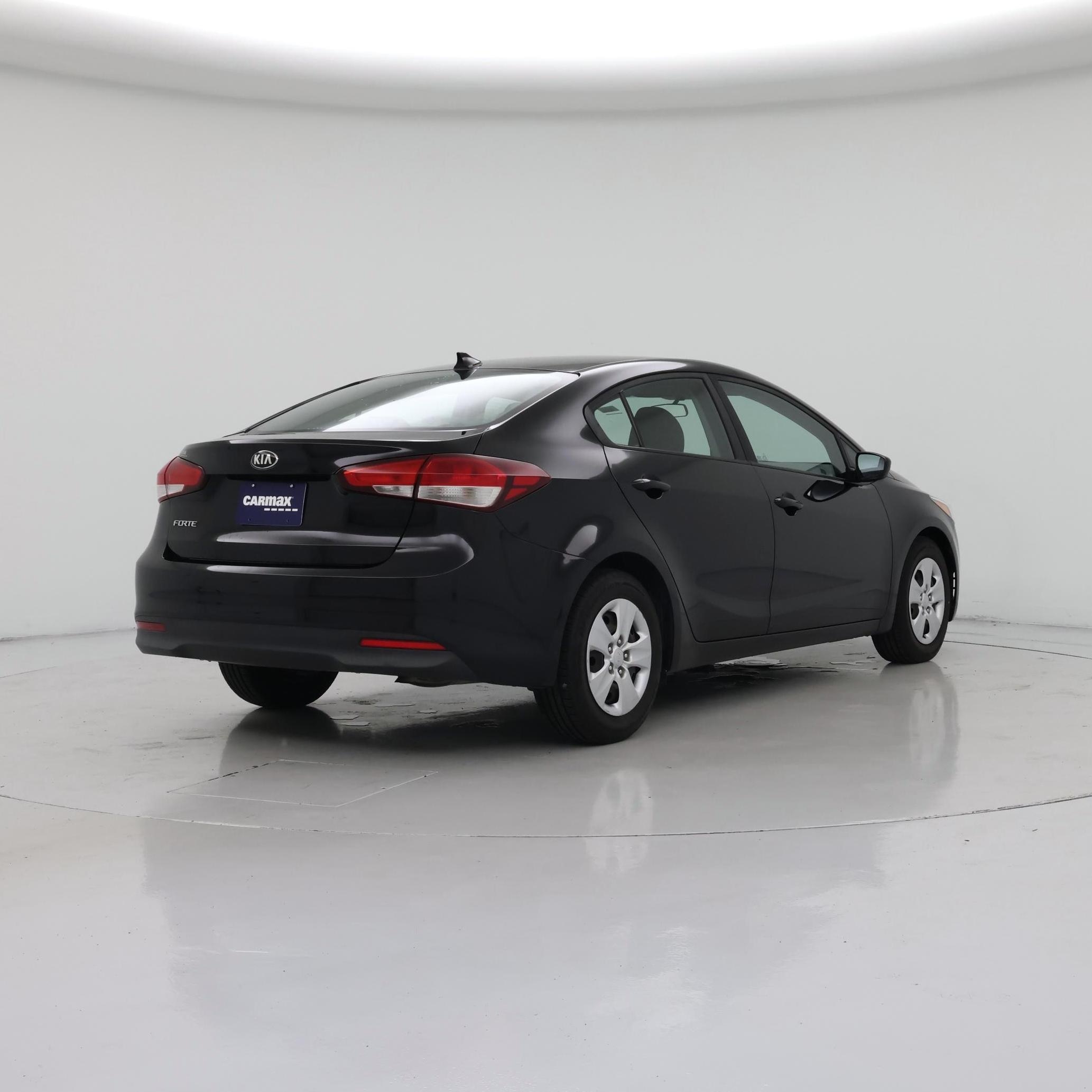 Thumbnail: 2017 Kia Forte - 8