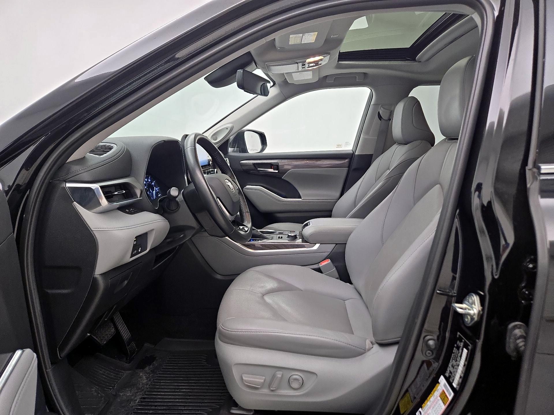 Thumbnail: 2020 Toyota Highlander - 11