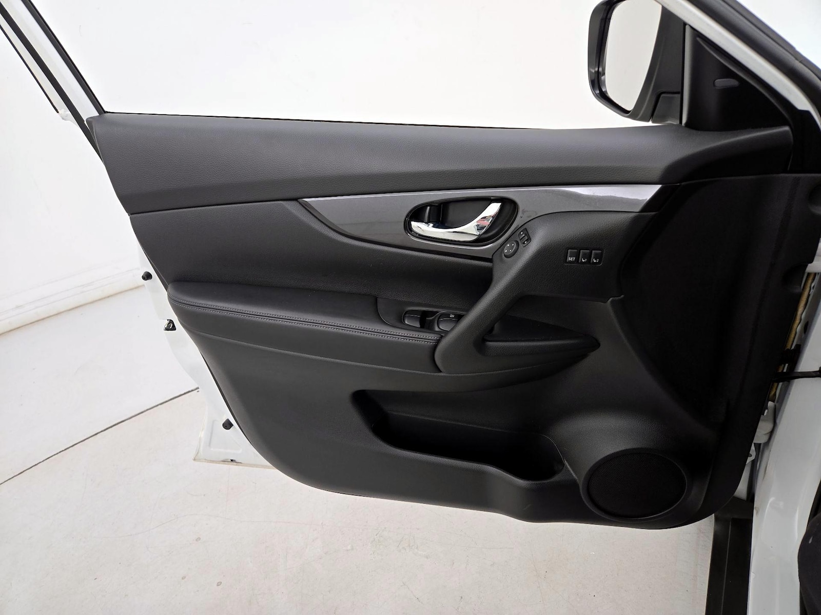 2020 Nissan Rogue SV - Photo 13