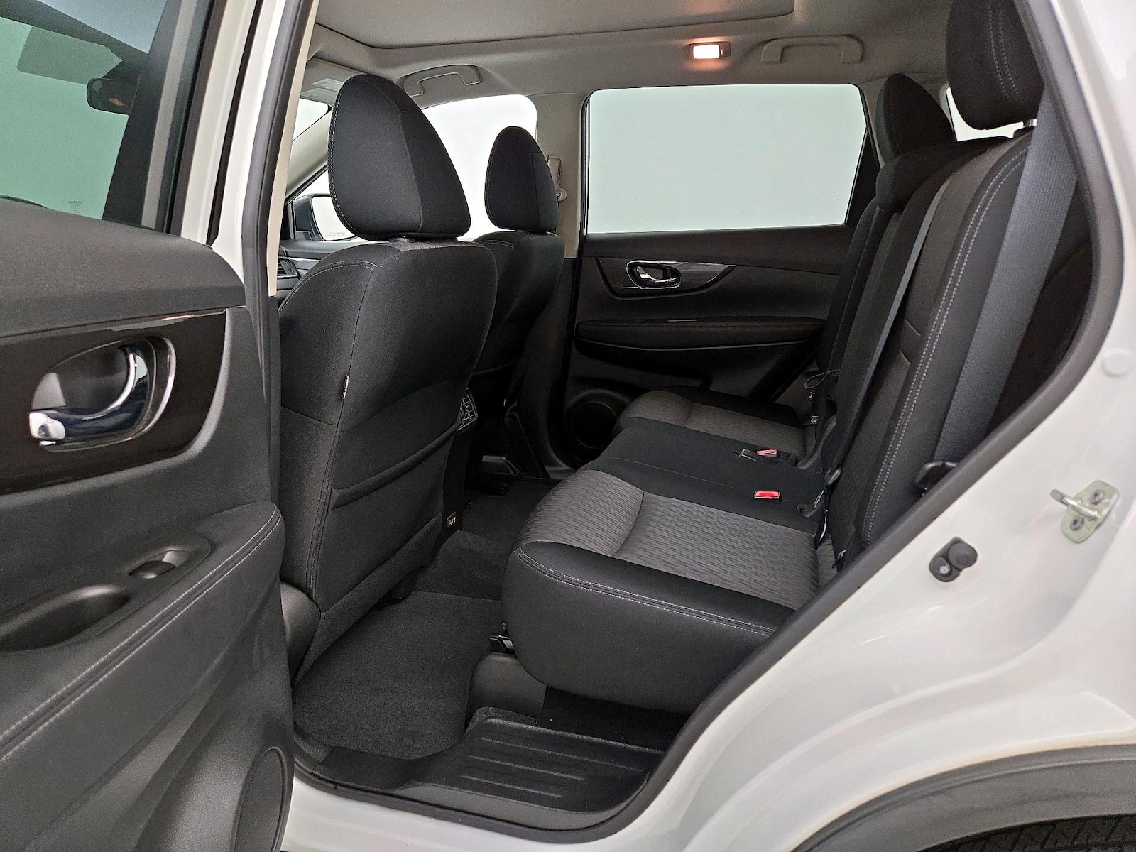 2020 Nissan Rogue SV - Photo 22