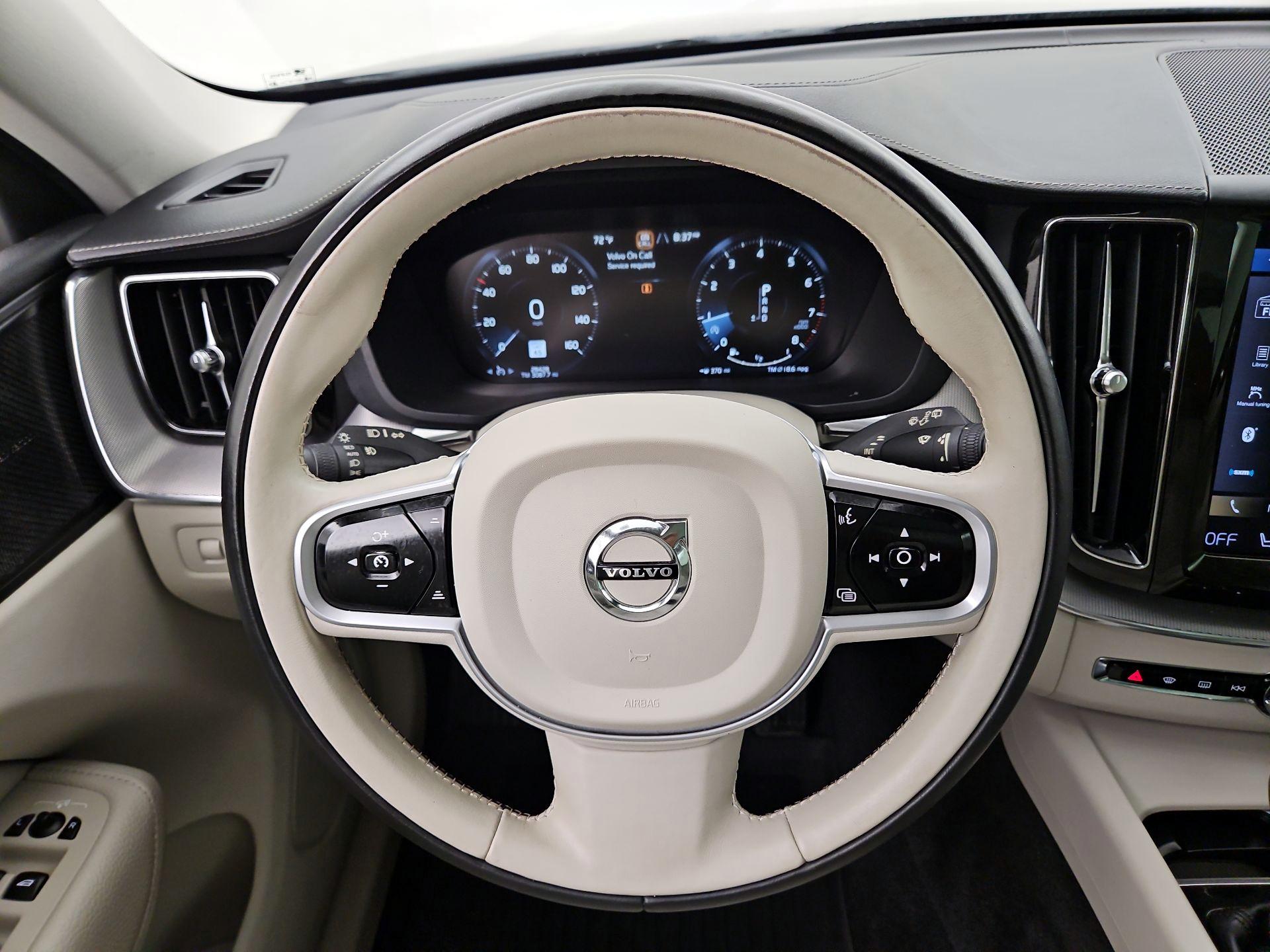 Thumbnail: 2019 Volvo XC60 - 10