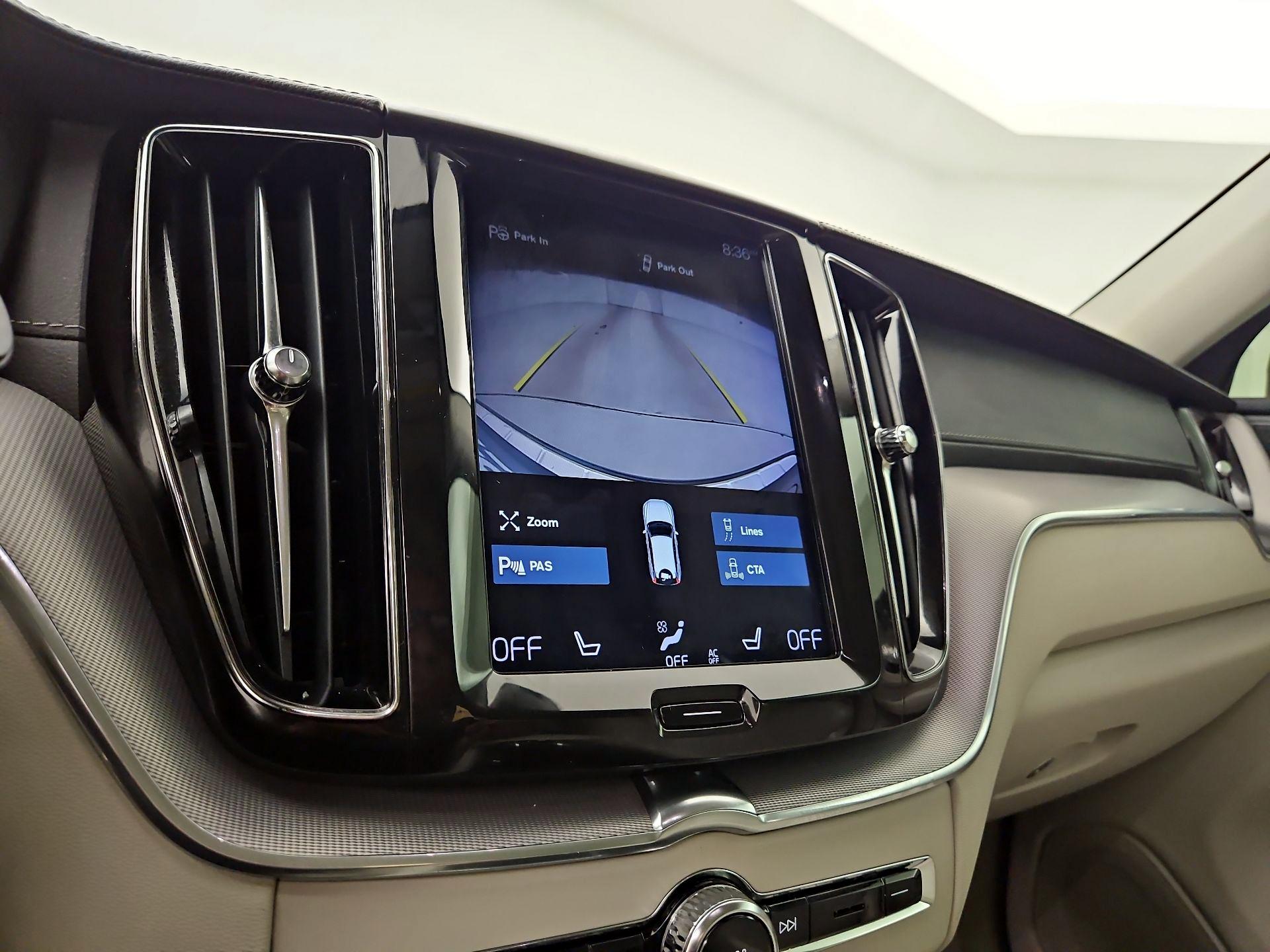 Thumbnail: 2019 Volvo XC60 - 15