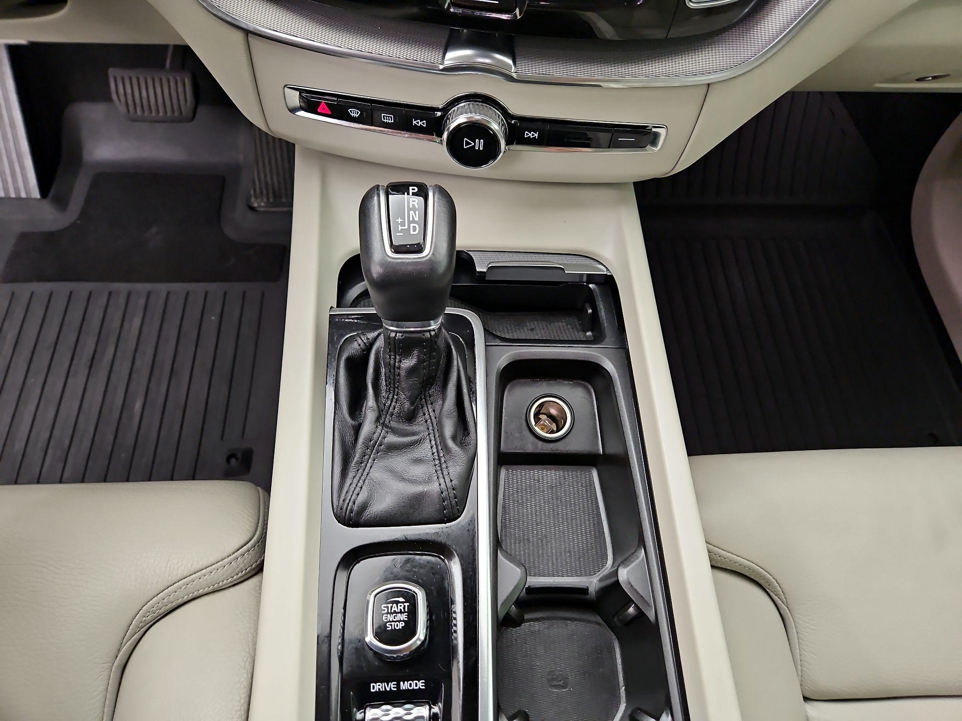 Thumbnail: 2019 Volvo XC60 - 18