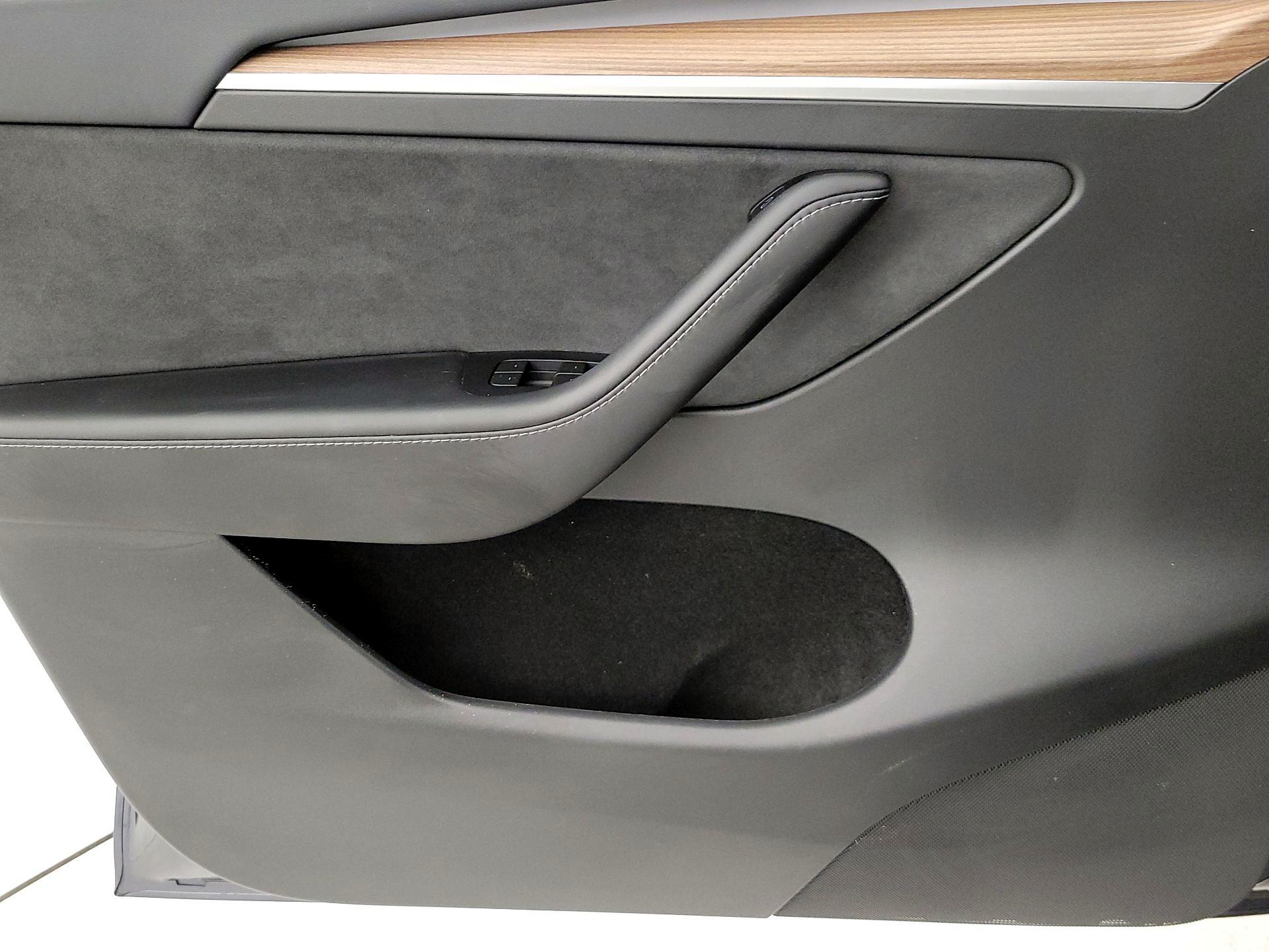 Thumbnail: 2023 Tesla Model Y - 12