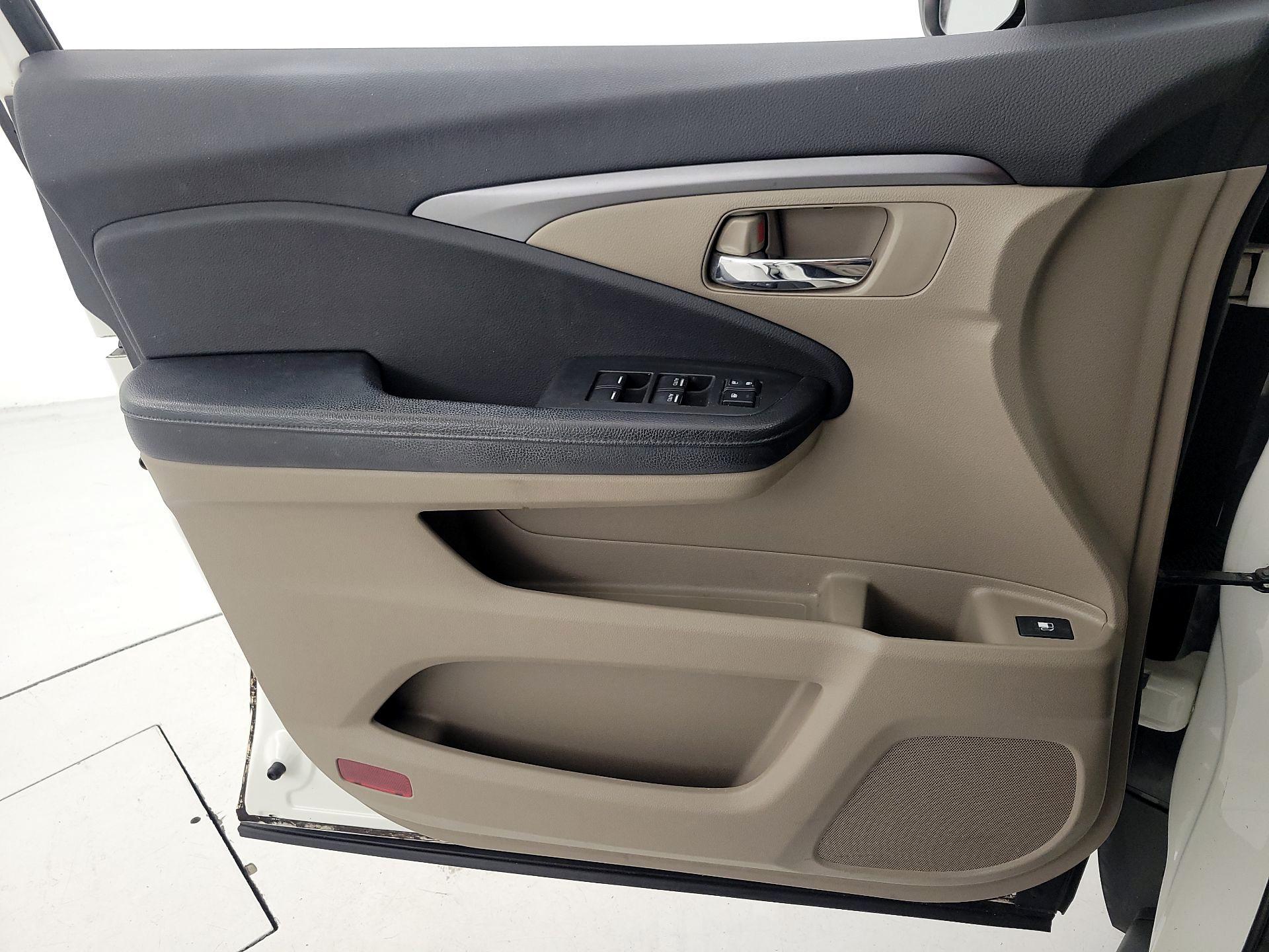 Thumbnail: 2016 Honda Pilot - 12