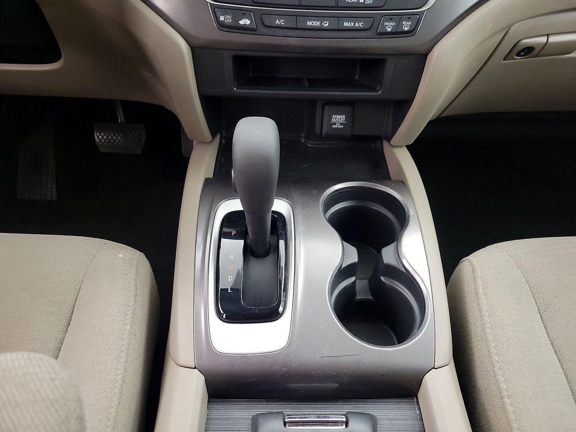 Thumbnail: 2016 Honda Pilot - 17