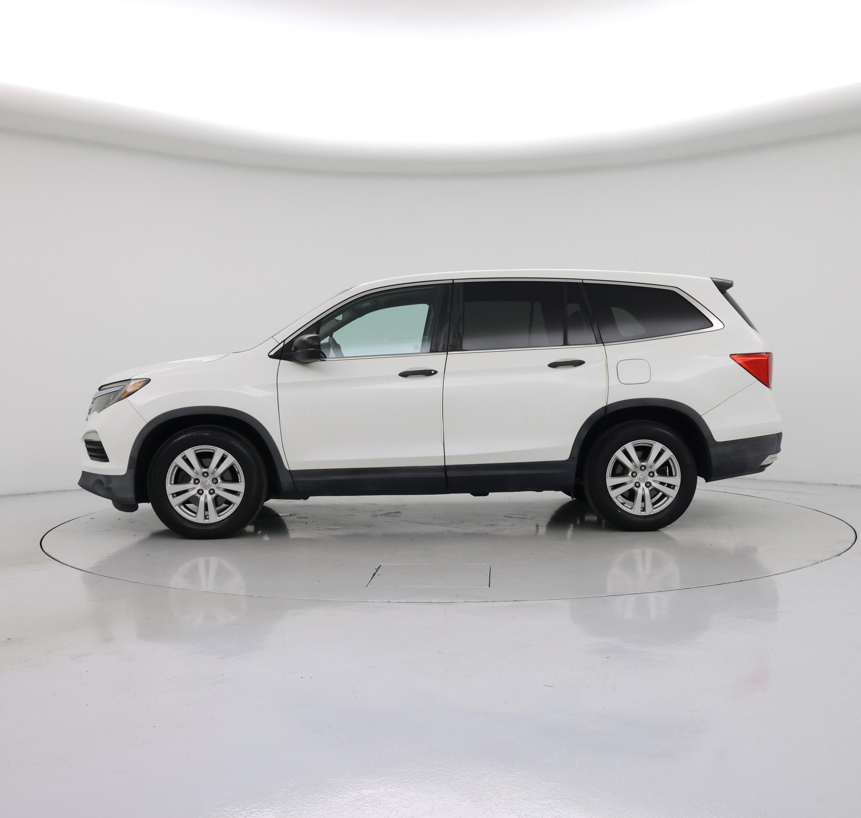 Thumbnail: 2016 Honda Pilot - 3