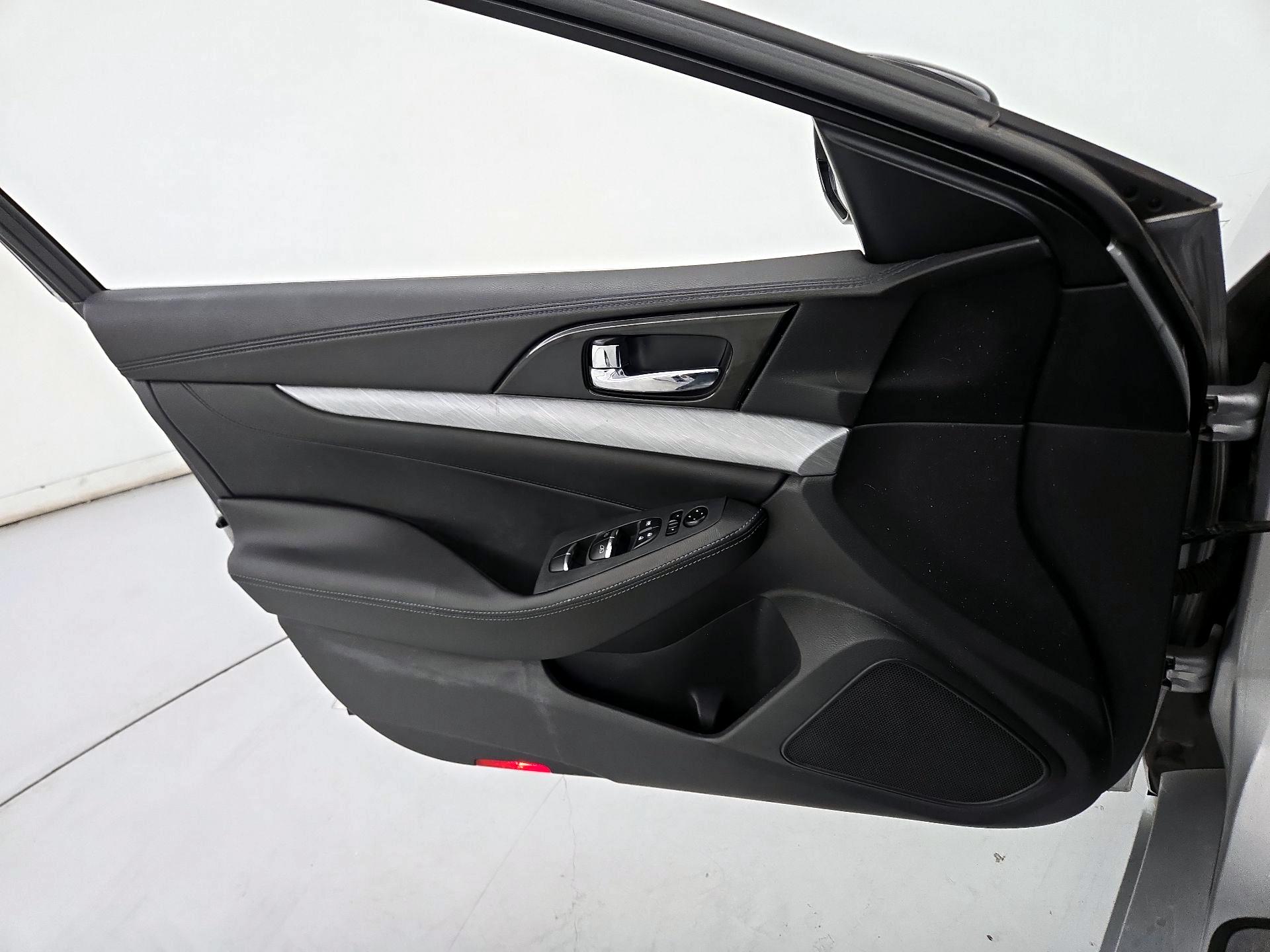 Thumbnail: 2016 Nissan Maxima - 12