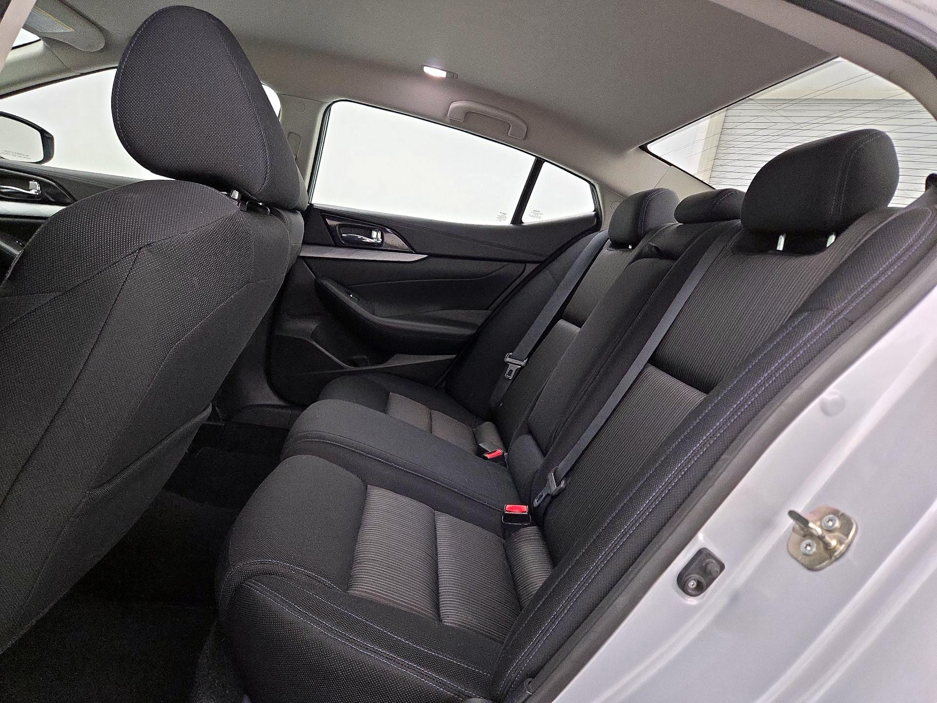 Thumbnail: 2016 Nissan Maxima - 20