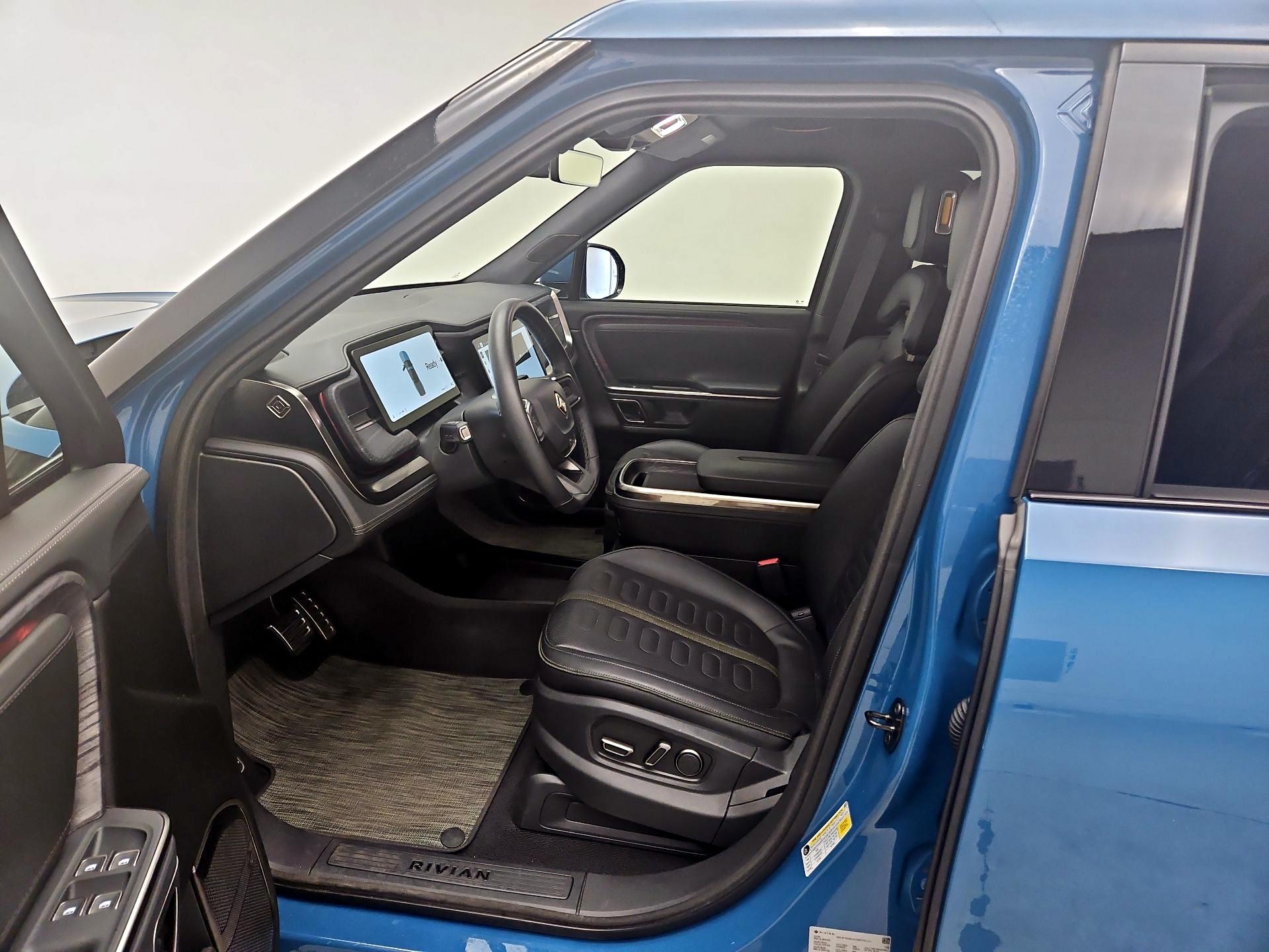 Thumbnail: 2023 Rivian R1T - 11