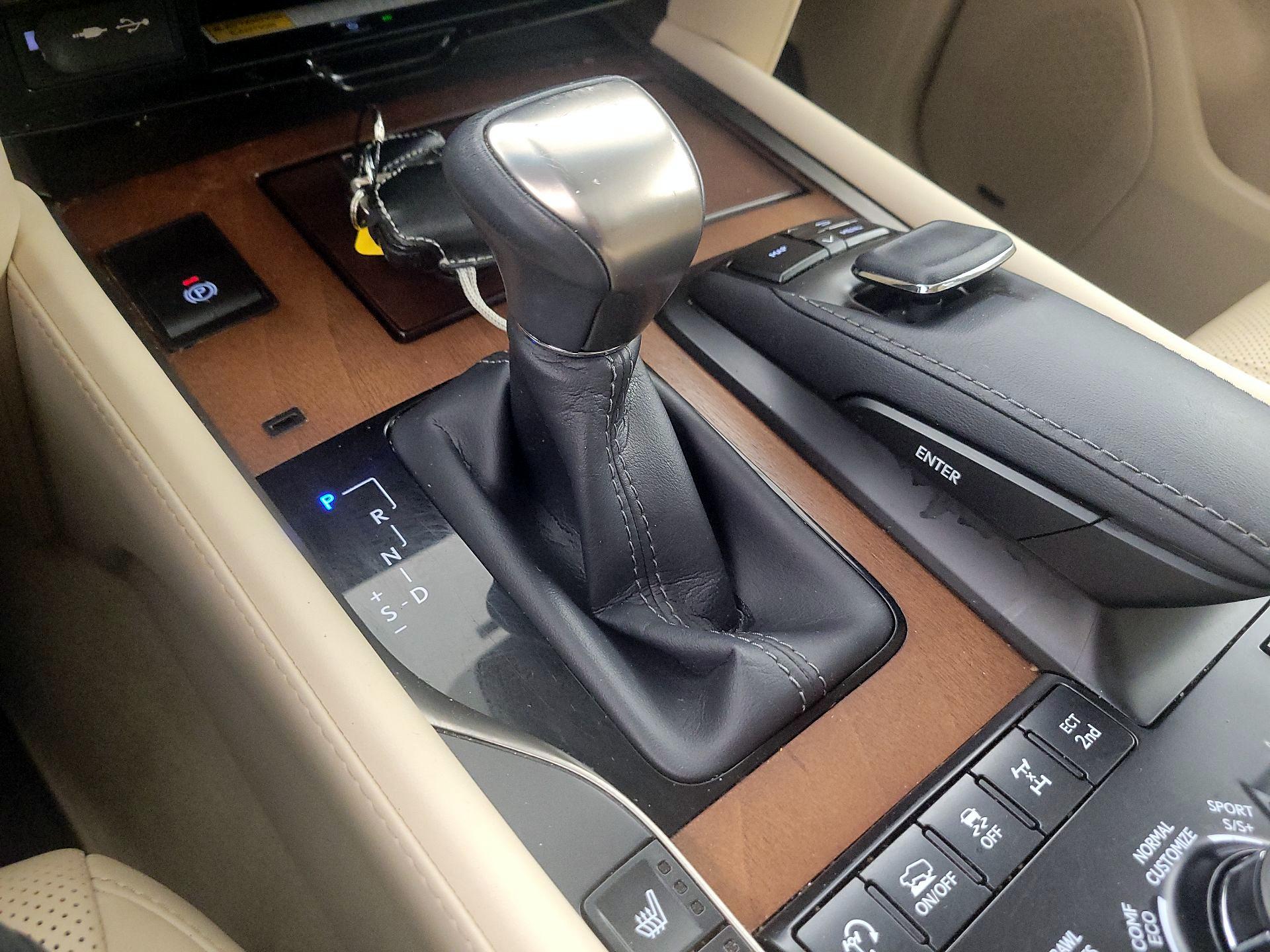 Thumbnail: 2020 Lexus LX - 17