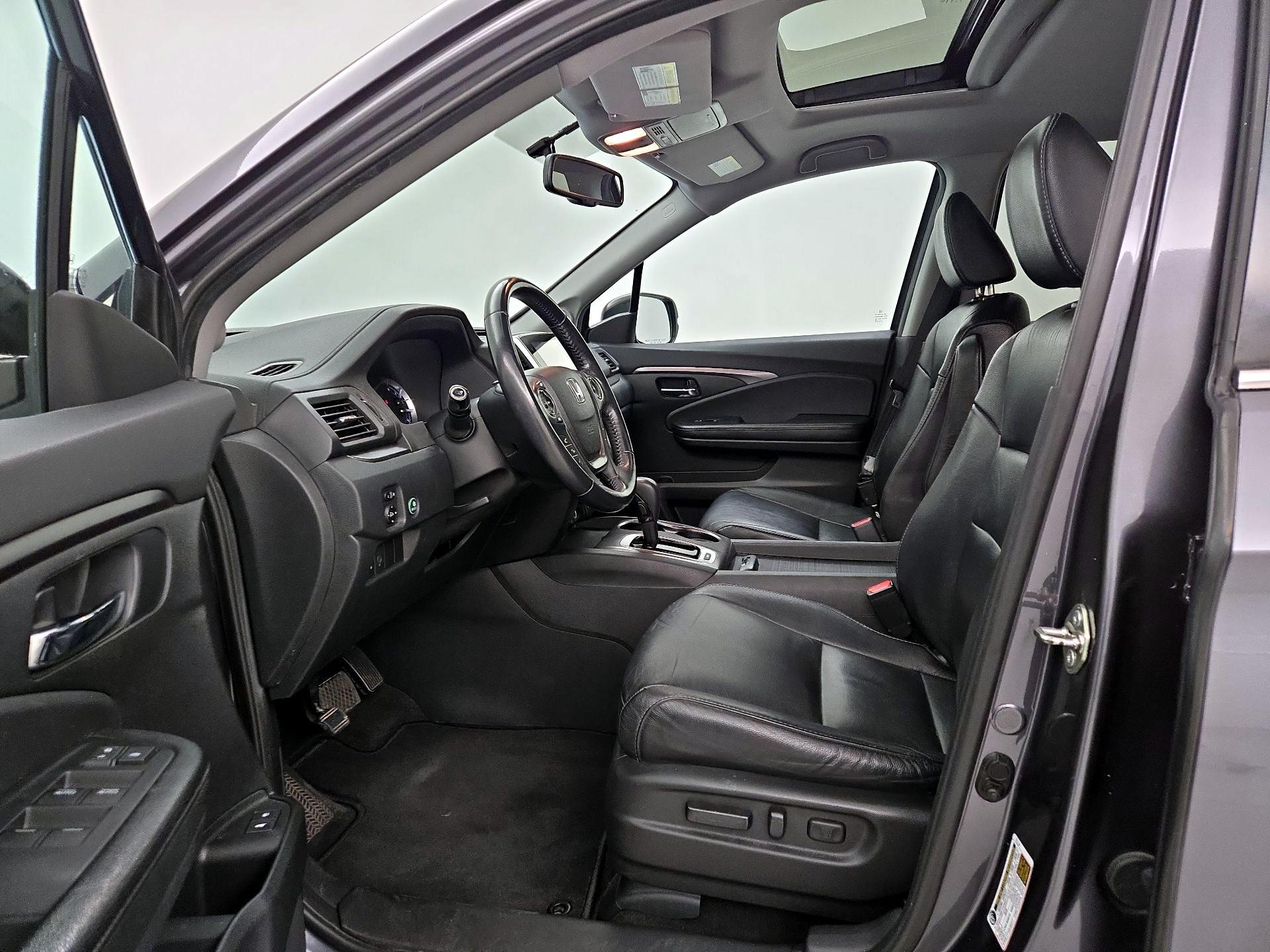 Thumbnail: 2017 Honda Pilot - 11