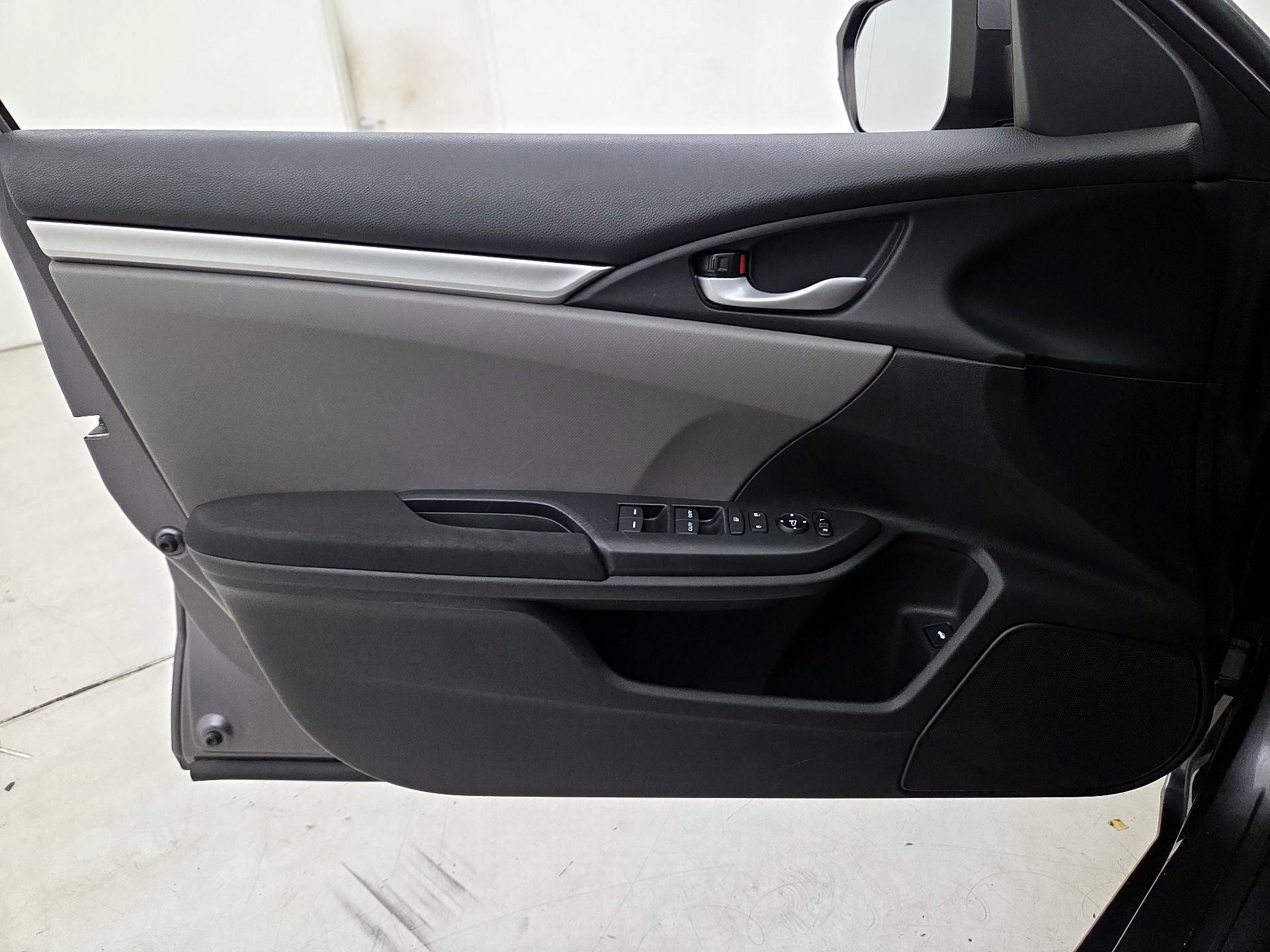 Thumbnail: 2016 Honda Civic - 12