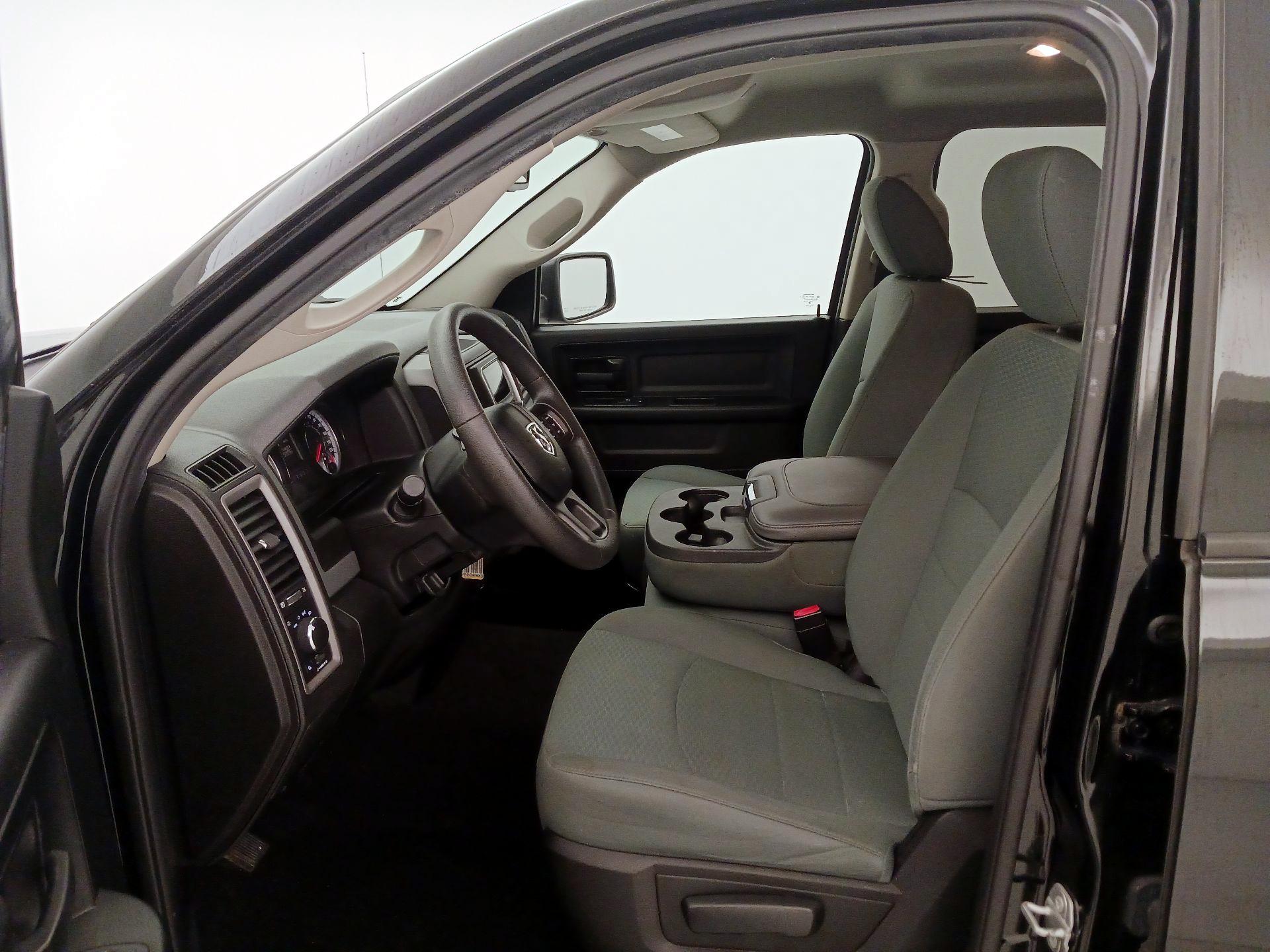 Thumbnail: 2019 RAM 1500 Classic - 11