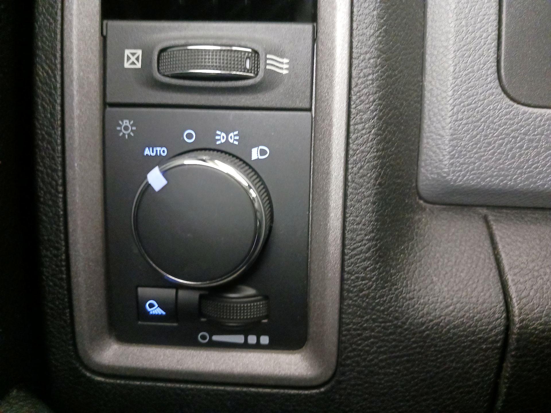 Thumbnail: 2019 RAM 1500 Classic - 13