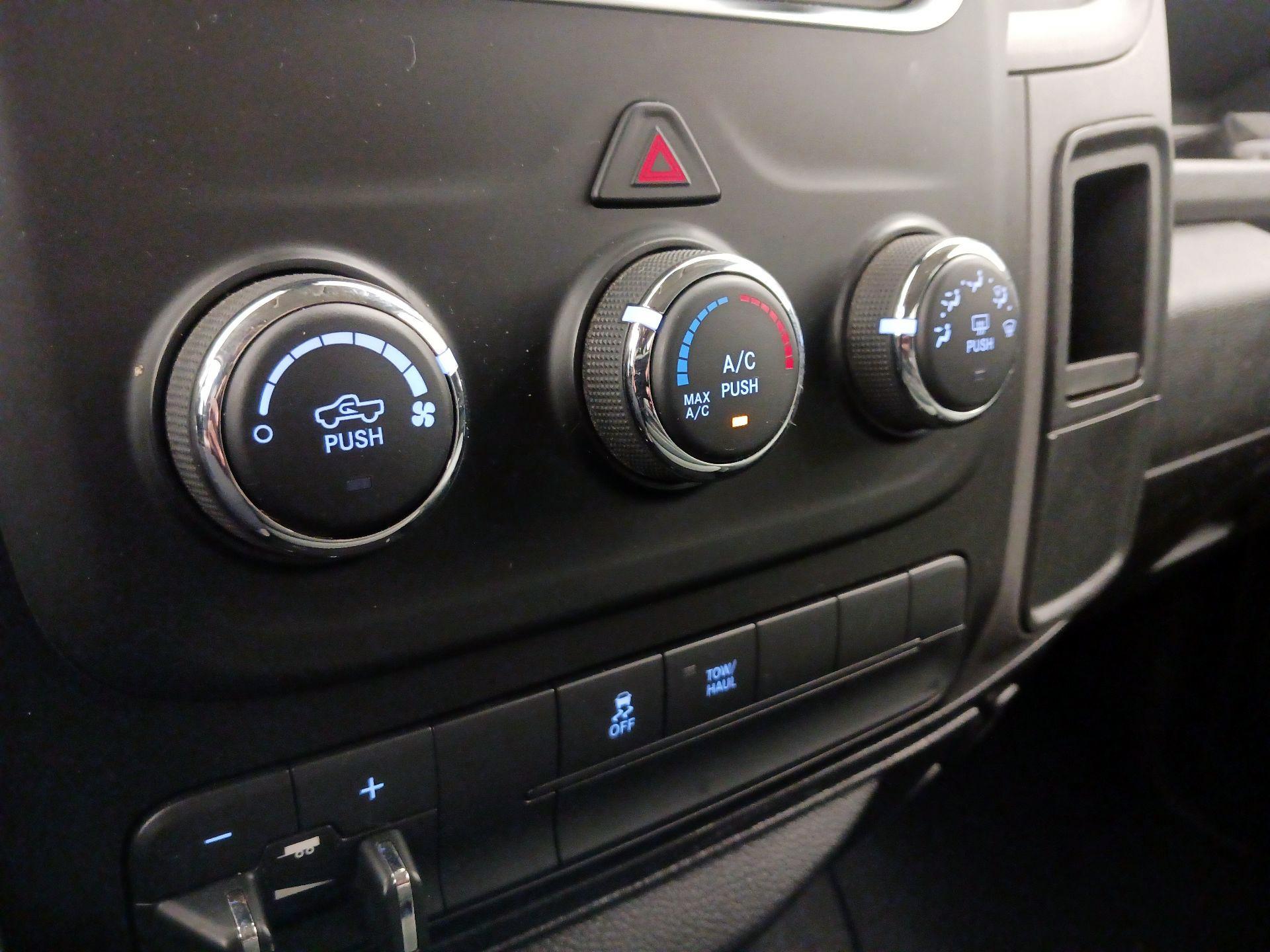 Thumbnail: 2019 RAM 1500 Classic - 16