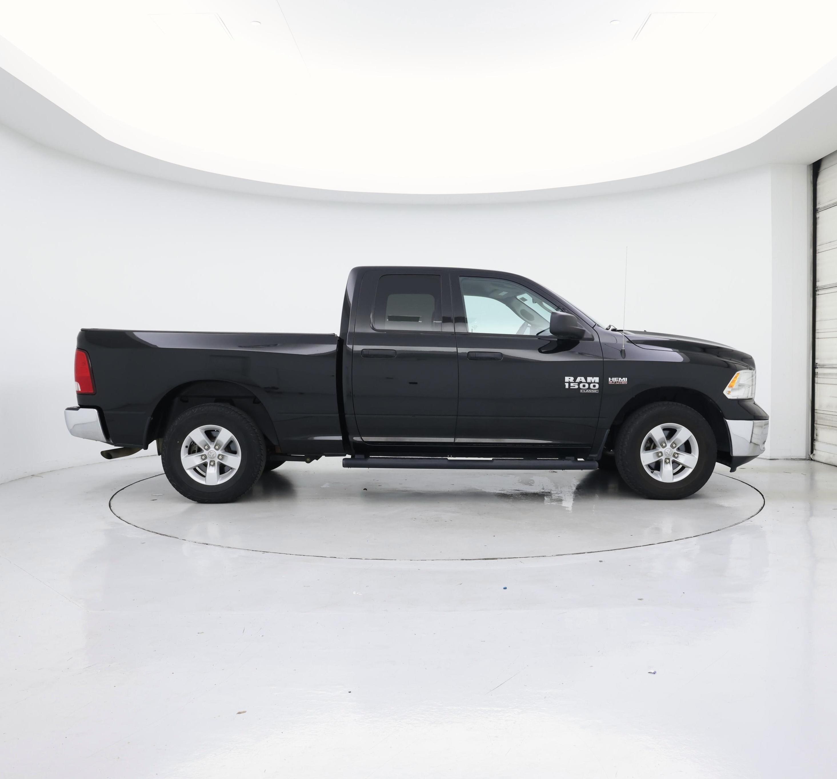 Thumbnail: 2019 RAM 1500 Classic - 7
