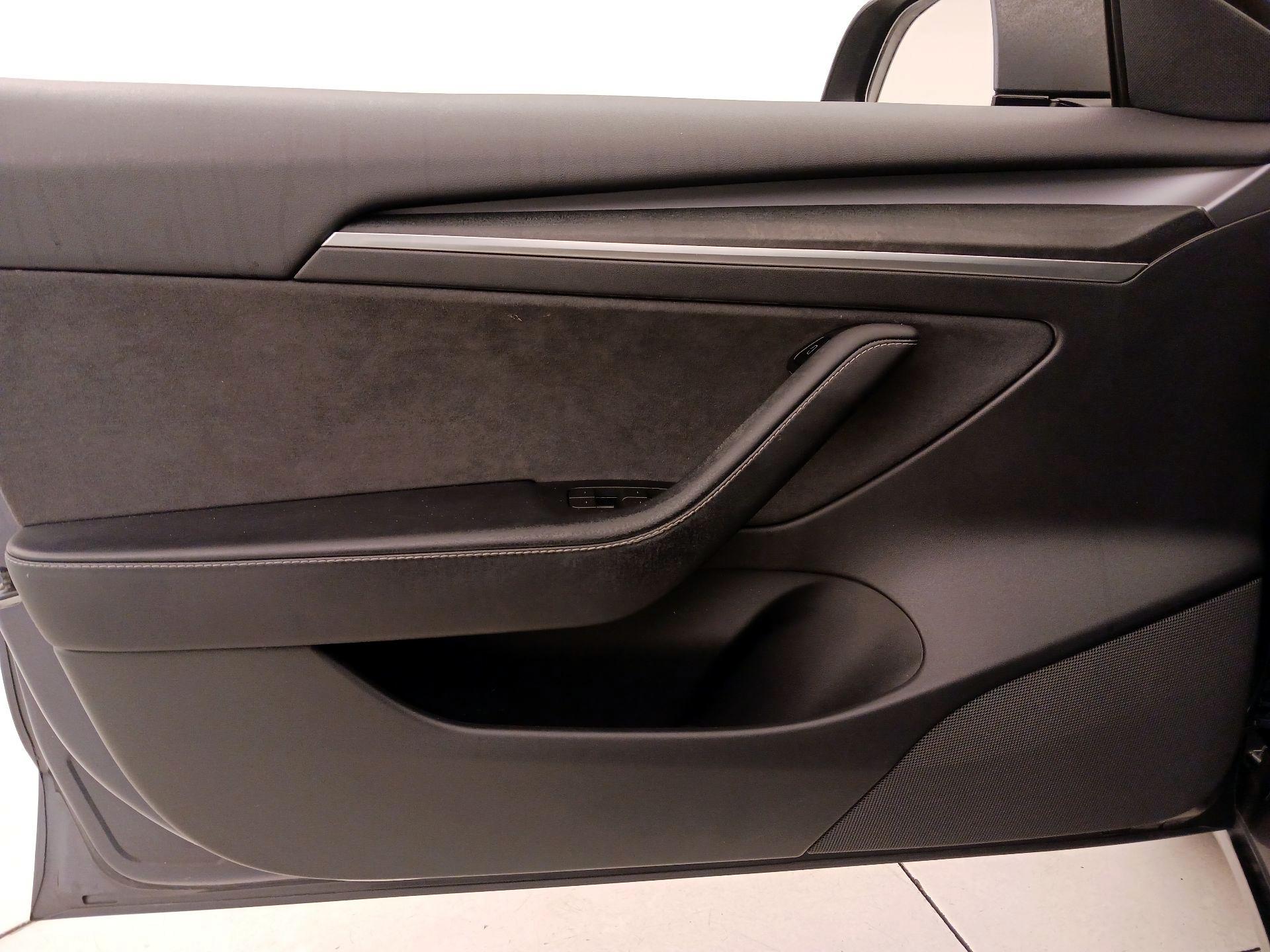 Thumbnail: 2022 Tesla Model 3 - 12
