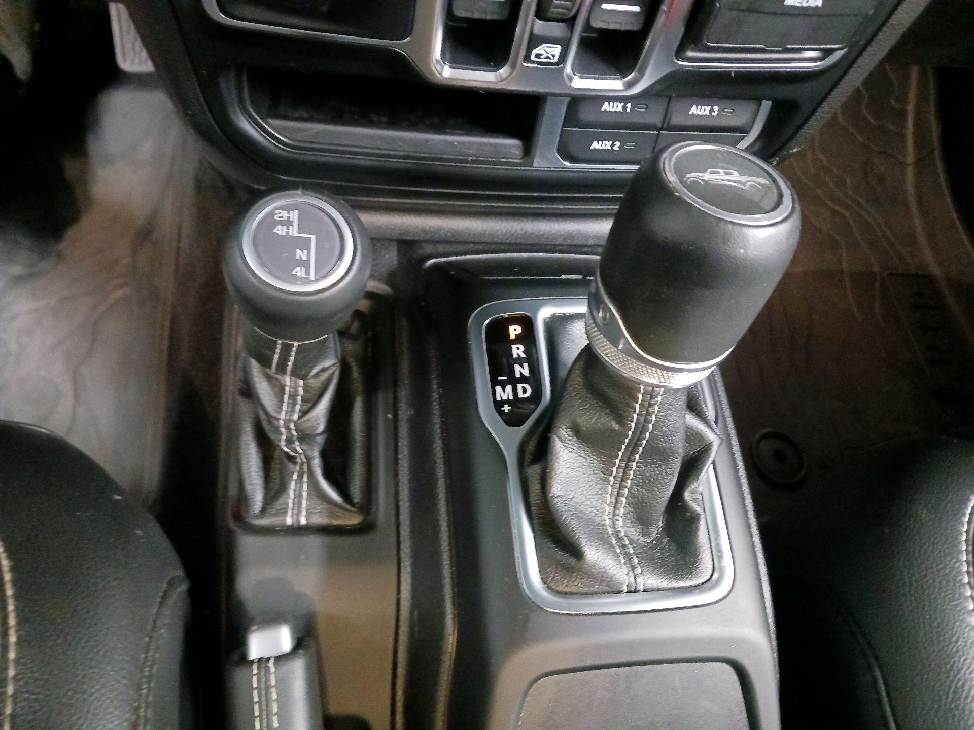 Thumbnail: 2020 Jeep Gladiator - 17