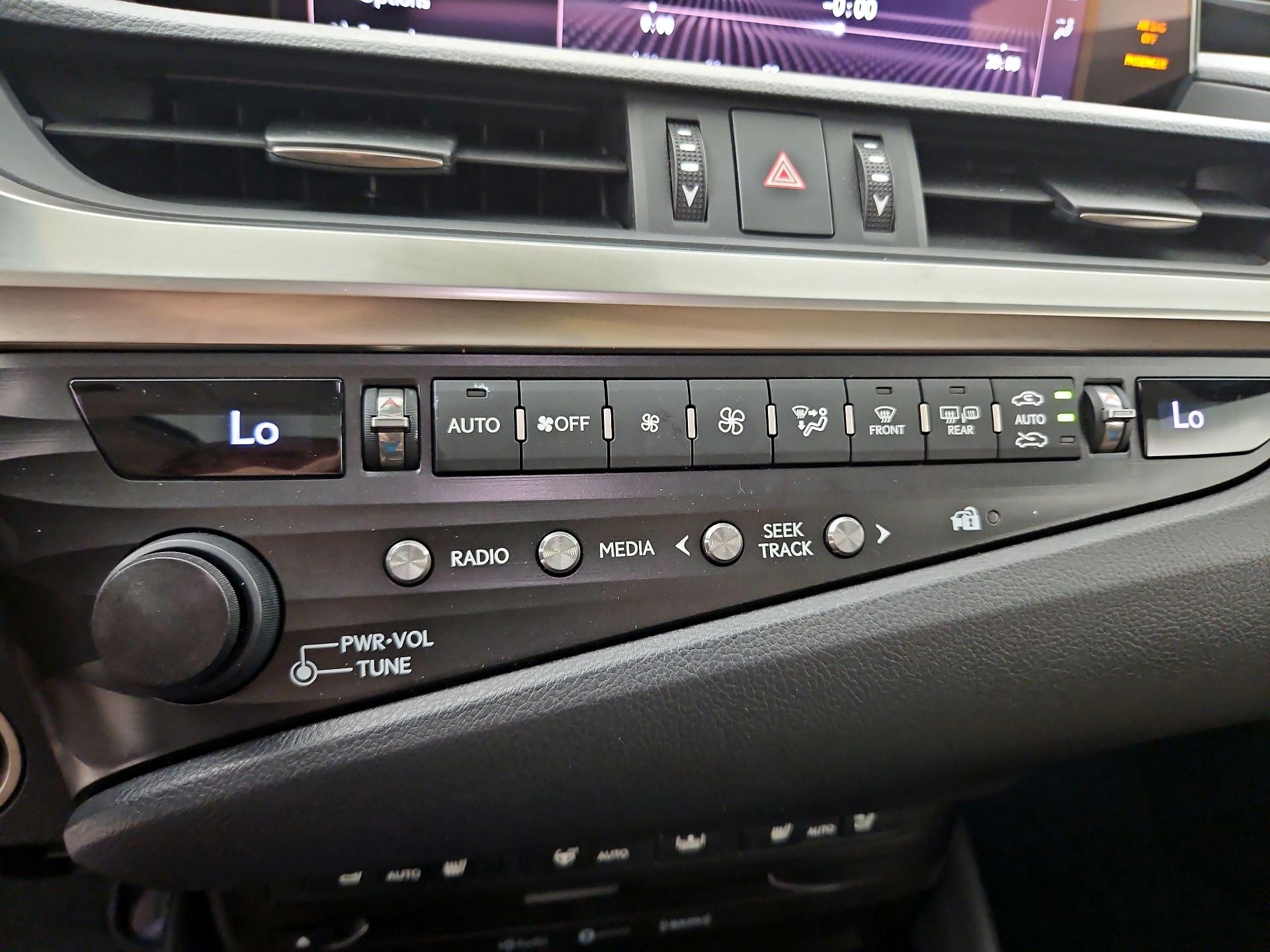 Thumbnail: 2019 Lexus ES - 16