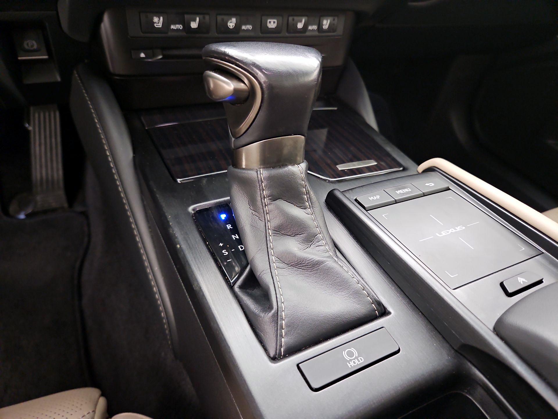 Thumbnail: 2019 Lexus ES - 17