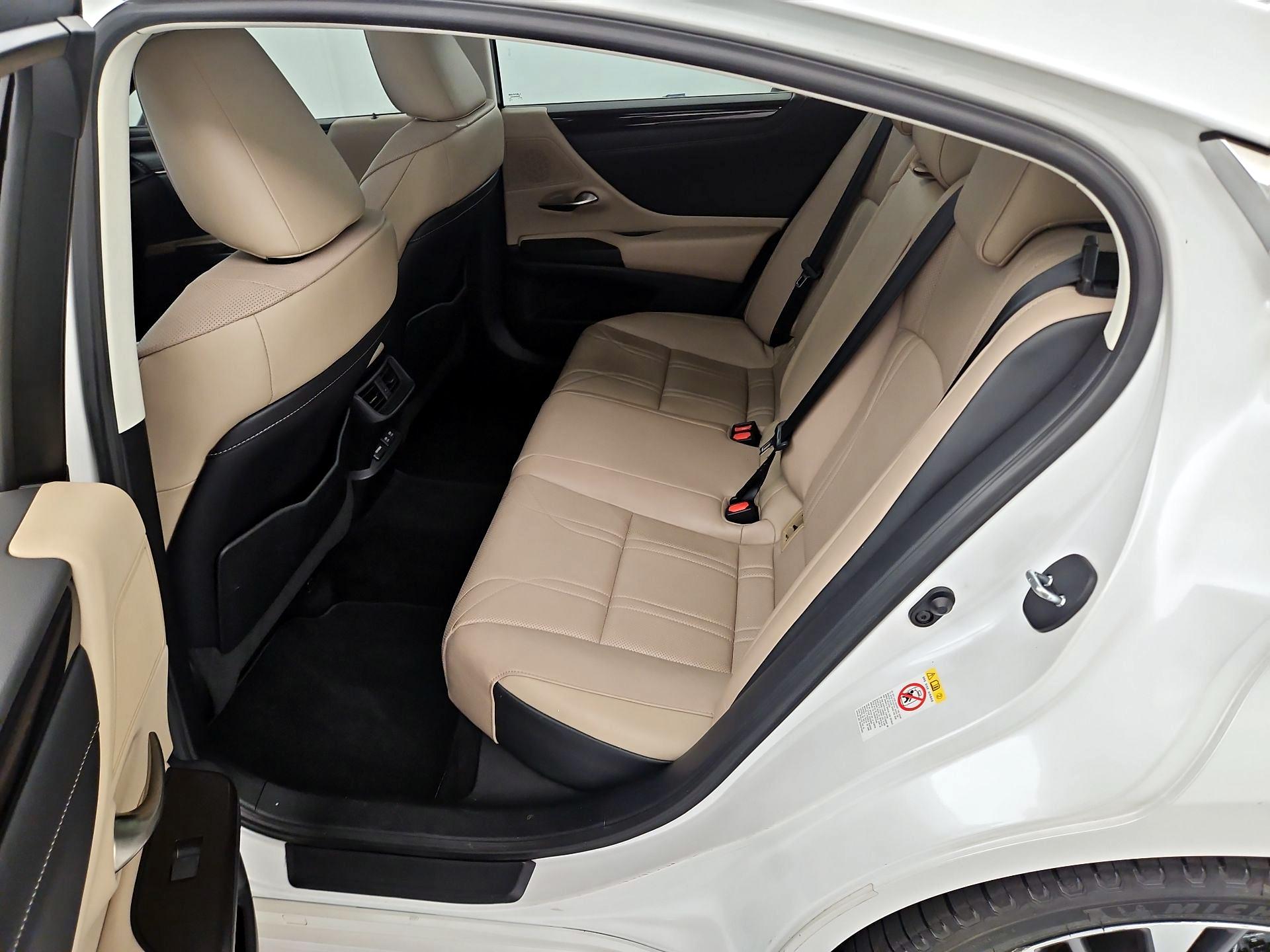 Thumbnail: 2019 Lexus ES - 19