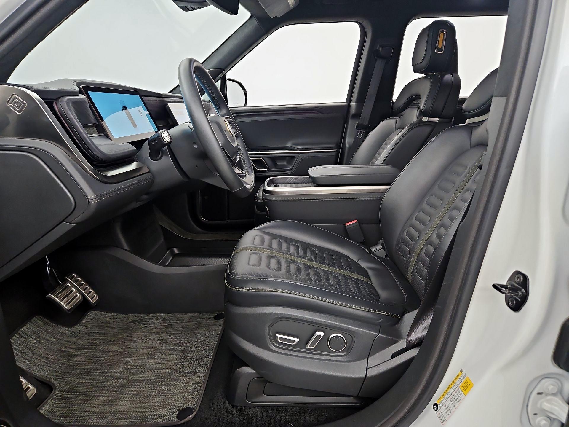 Thumbnail: 2024 Rivian R1S - 11