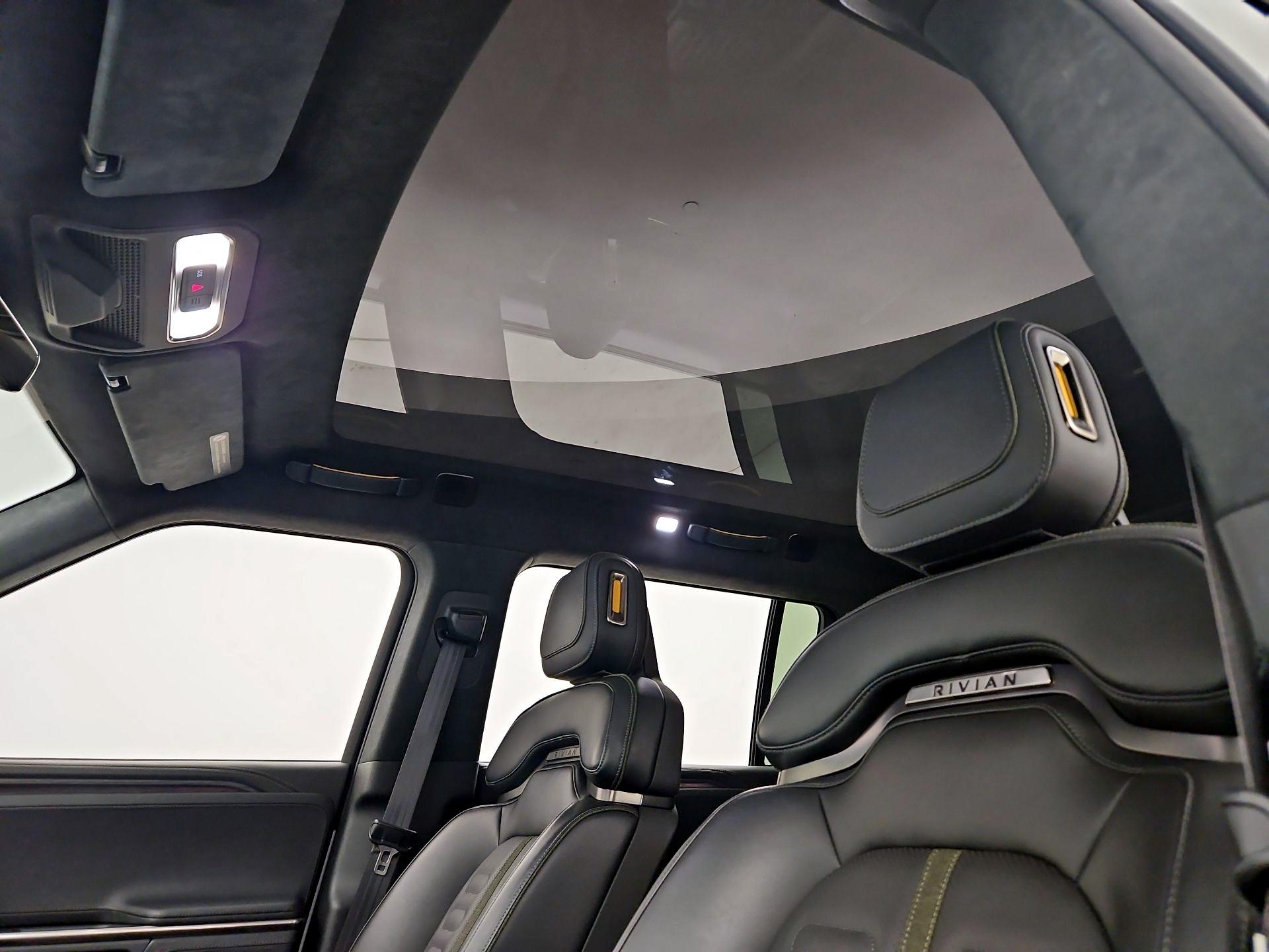 Thumbnail: 2024 Rivian R1S - 18