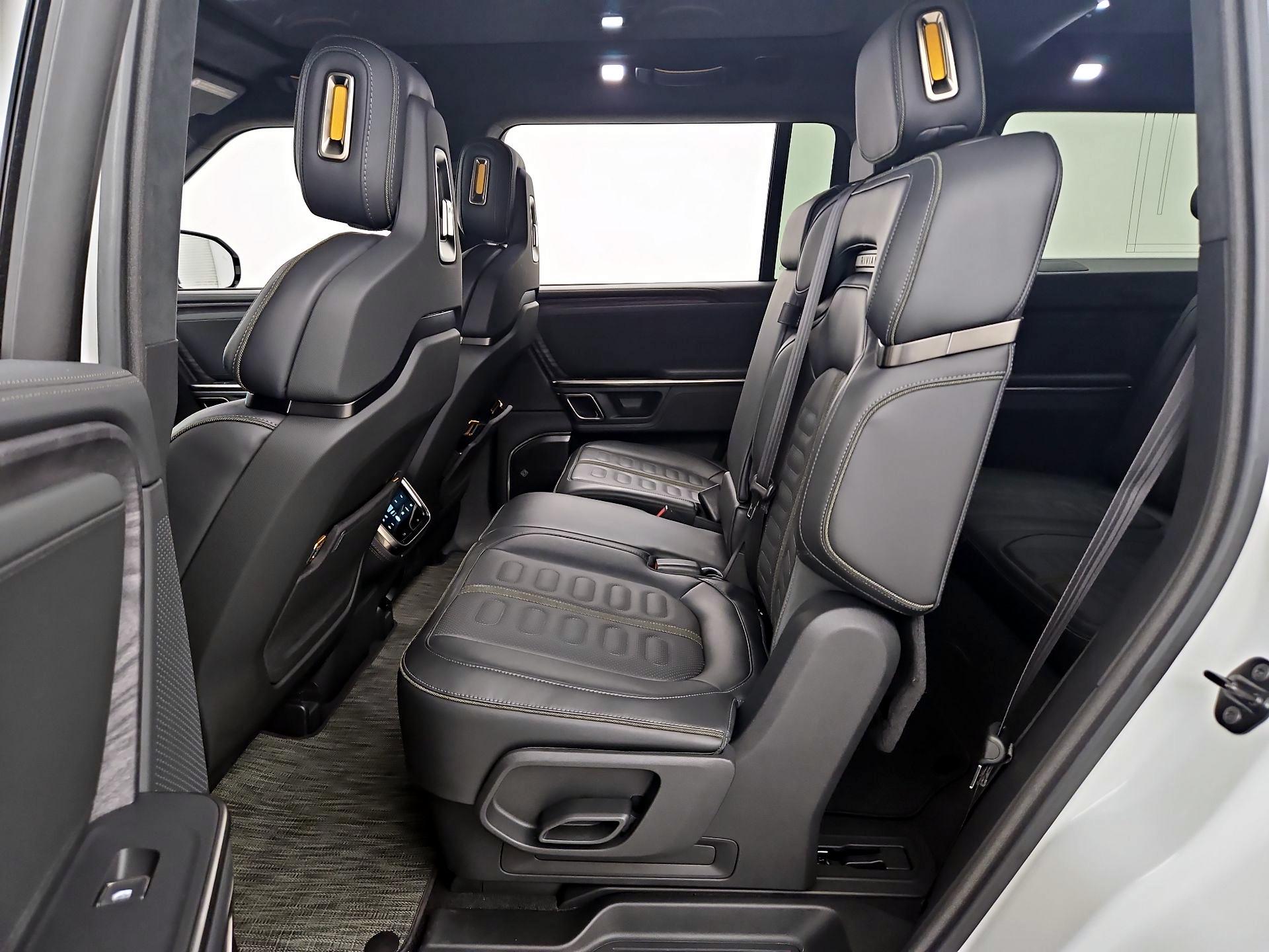 Thumbnail: 2024 Rivian R1S - 19