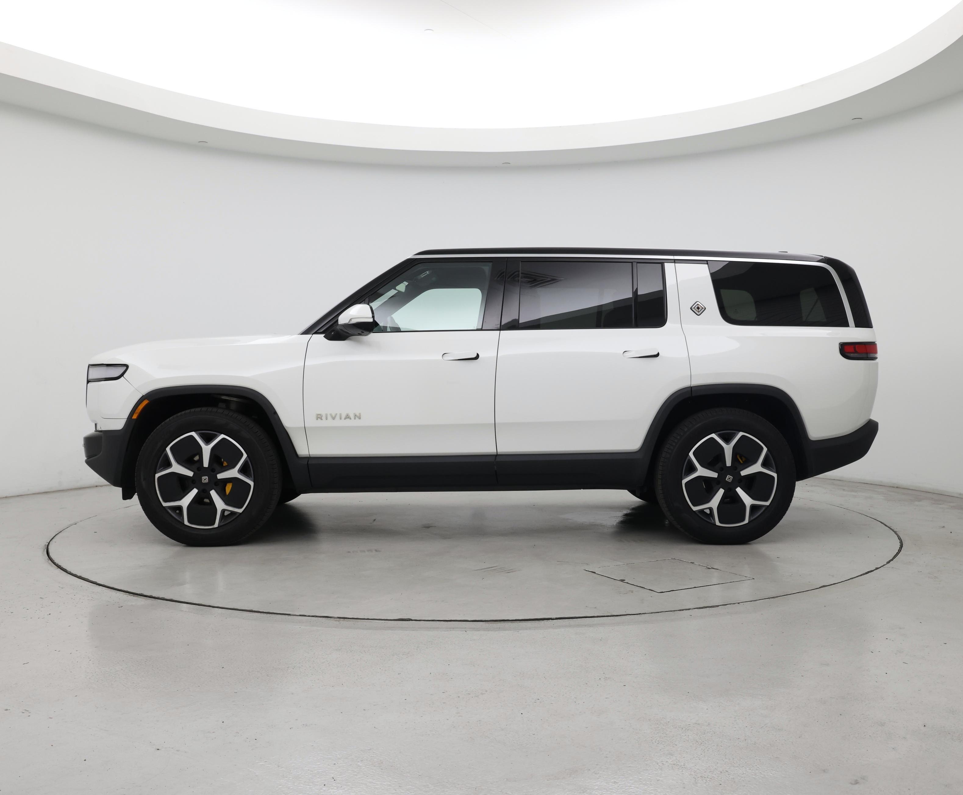 Thumbnail: 2024 Rivian R1S - 3