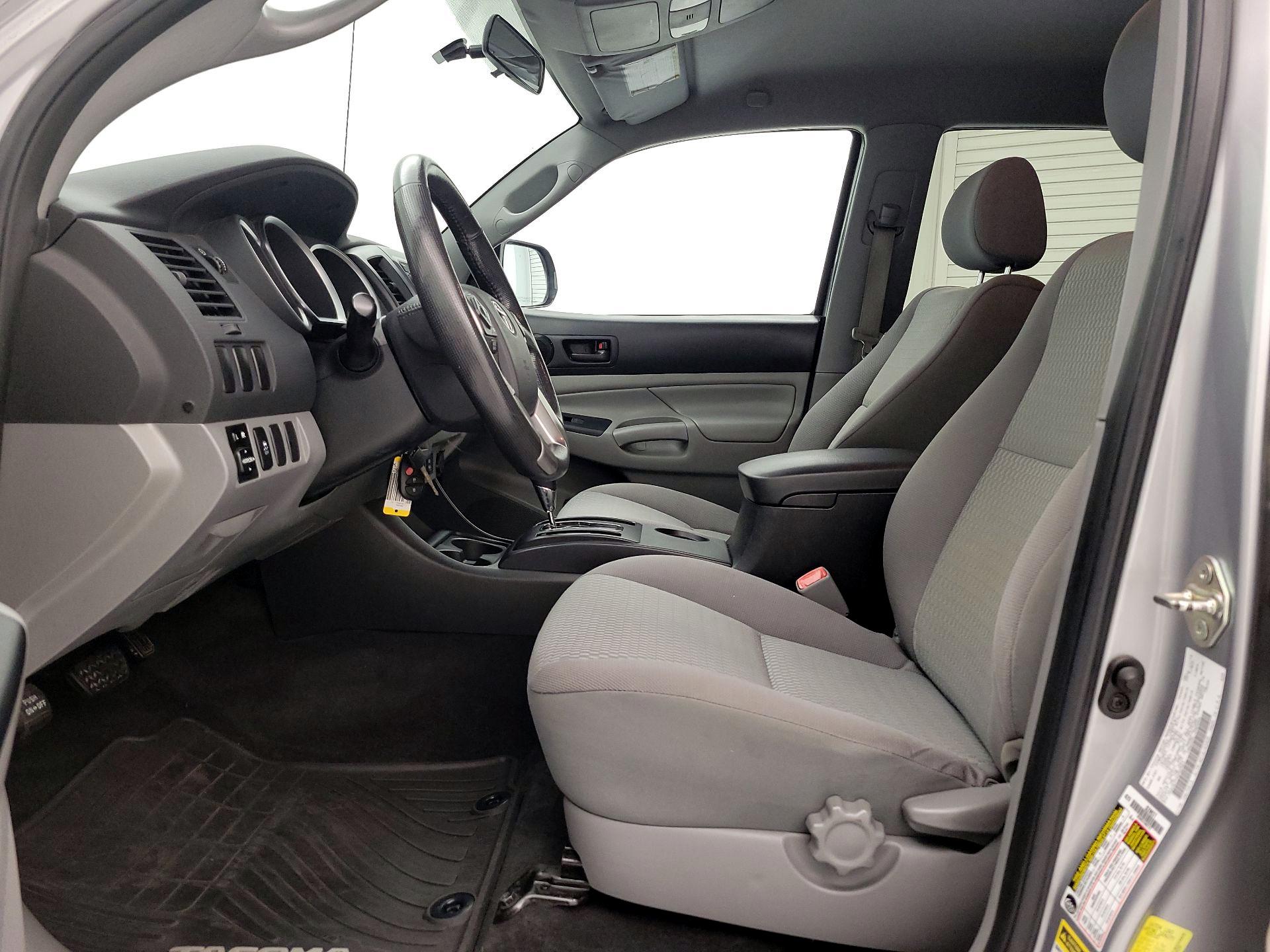 Thumbnail: 2015 Toyota Tacoma - 11