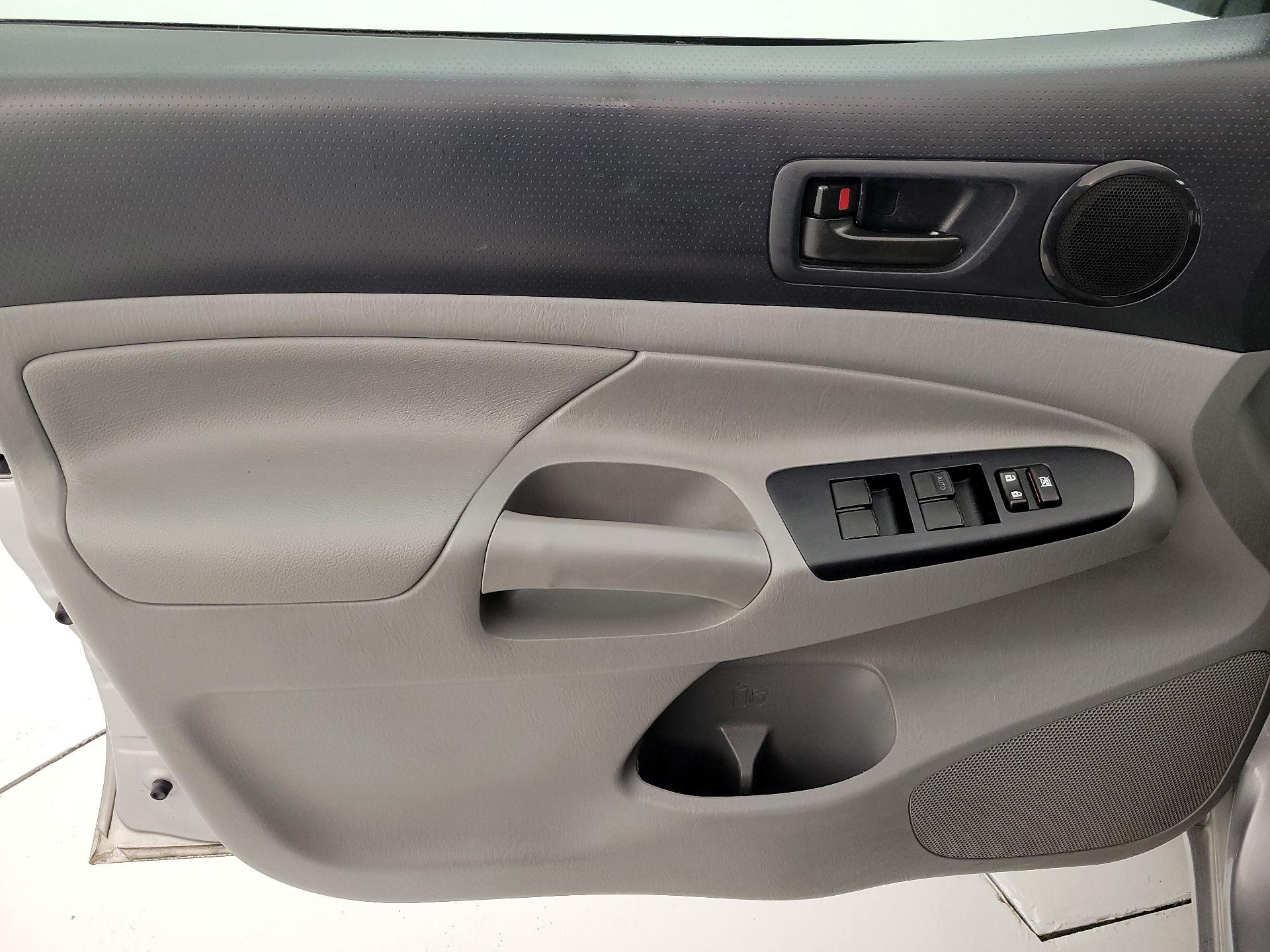 Thumbnail: 2015 Toyota Tacoma - 12