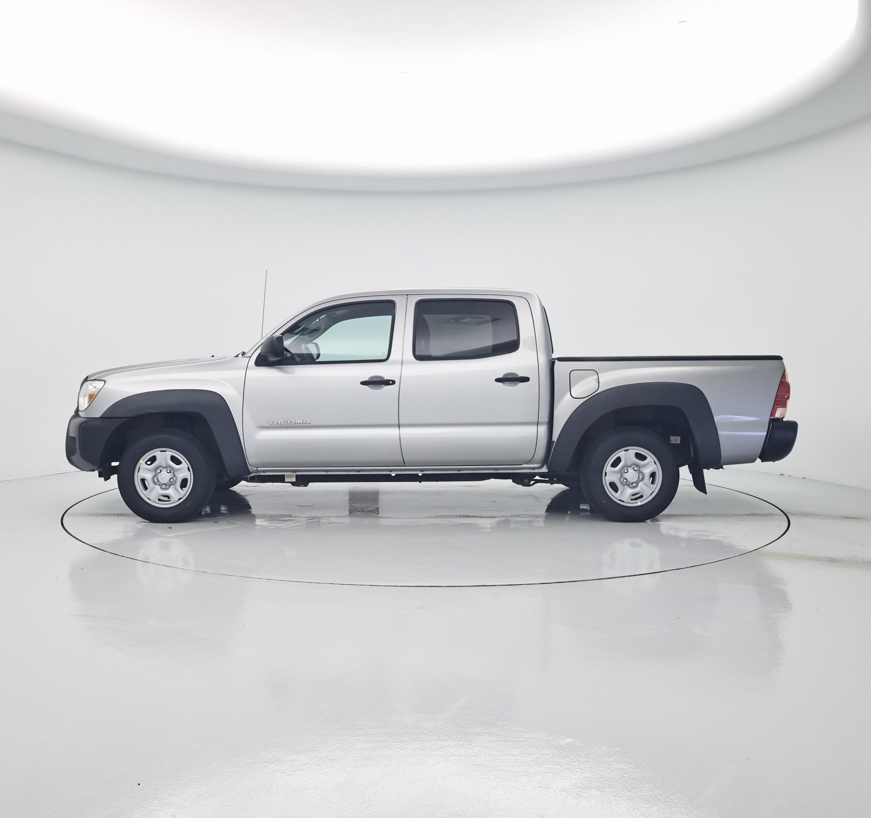 Thumbnail: 2015 Toyota Tacoma - 3