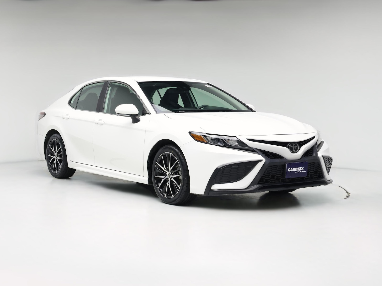 2023 Toyota Camry SE - Photo 1