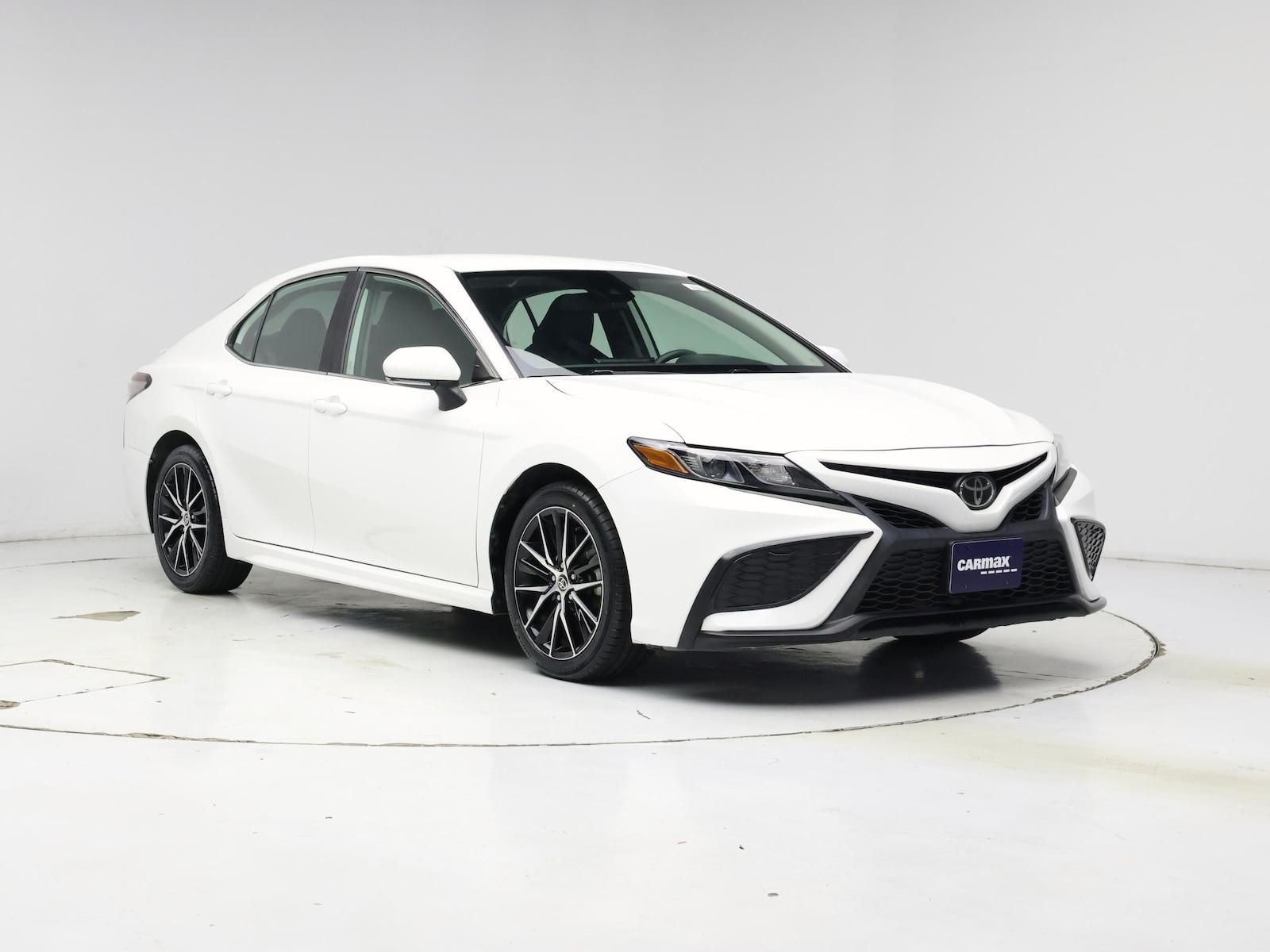 2023 Toyota Camry SE - Photo 2