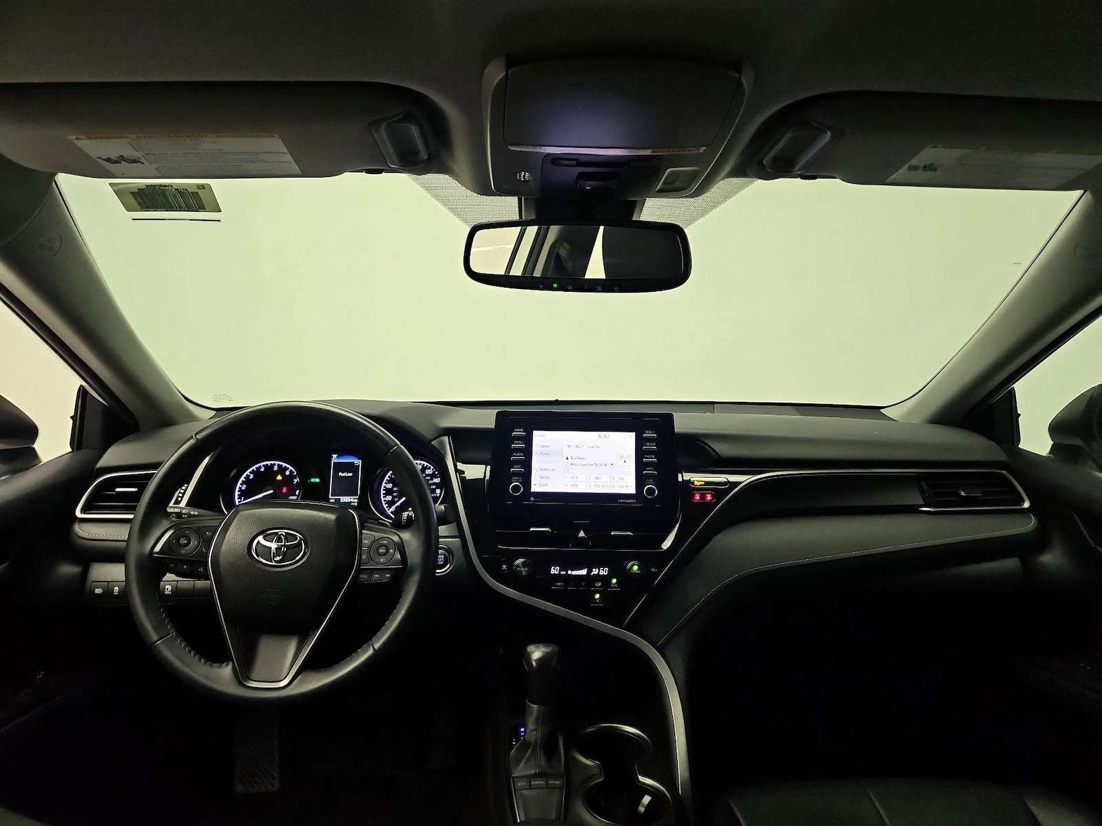 2023 Toyota Camry SE - Photo 10