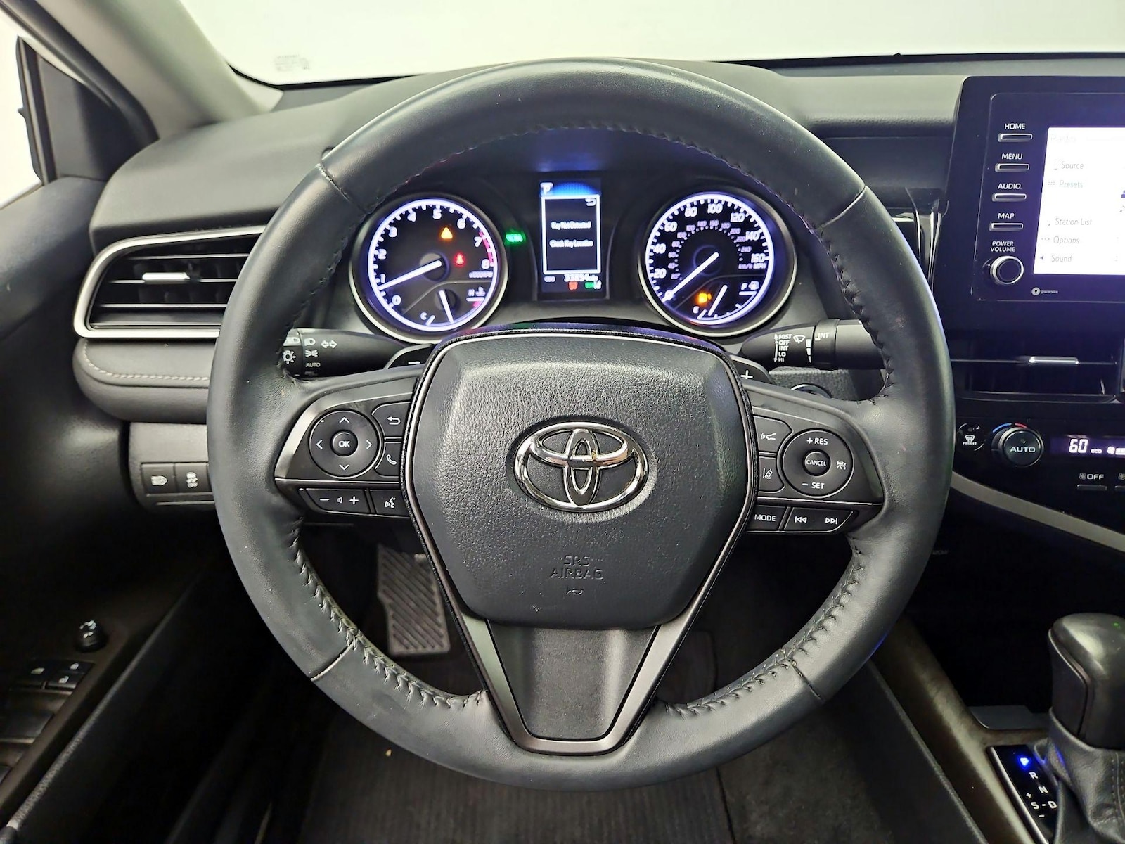 2023 Toyota Camry SE - Photo 11