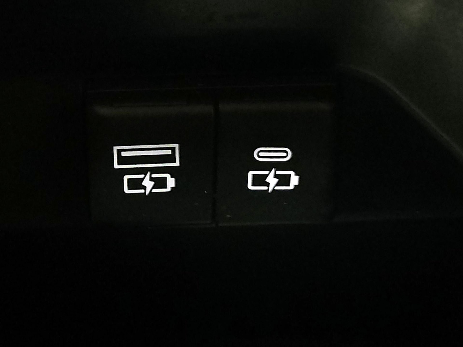 2023 Toyota Camry SE - Photo 19
