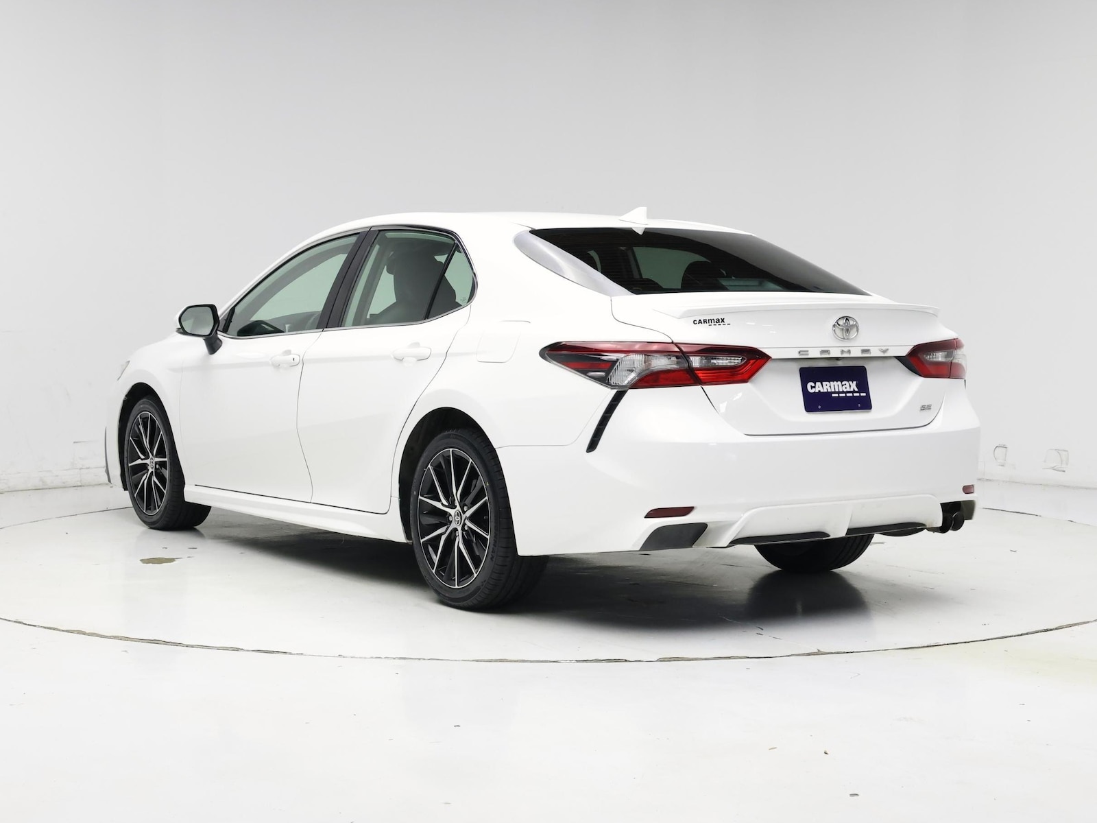 2023 Toyota Camry SE - Photo 3