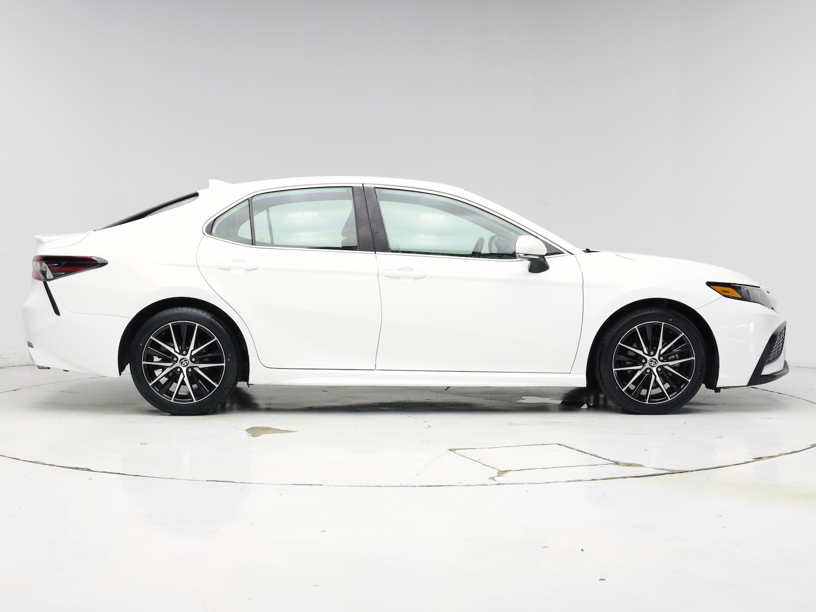 2023 Toyota Camry SE - Photo 8